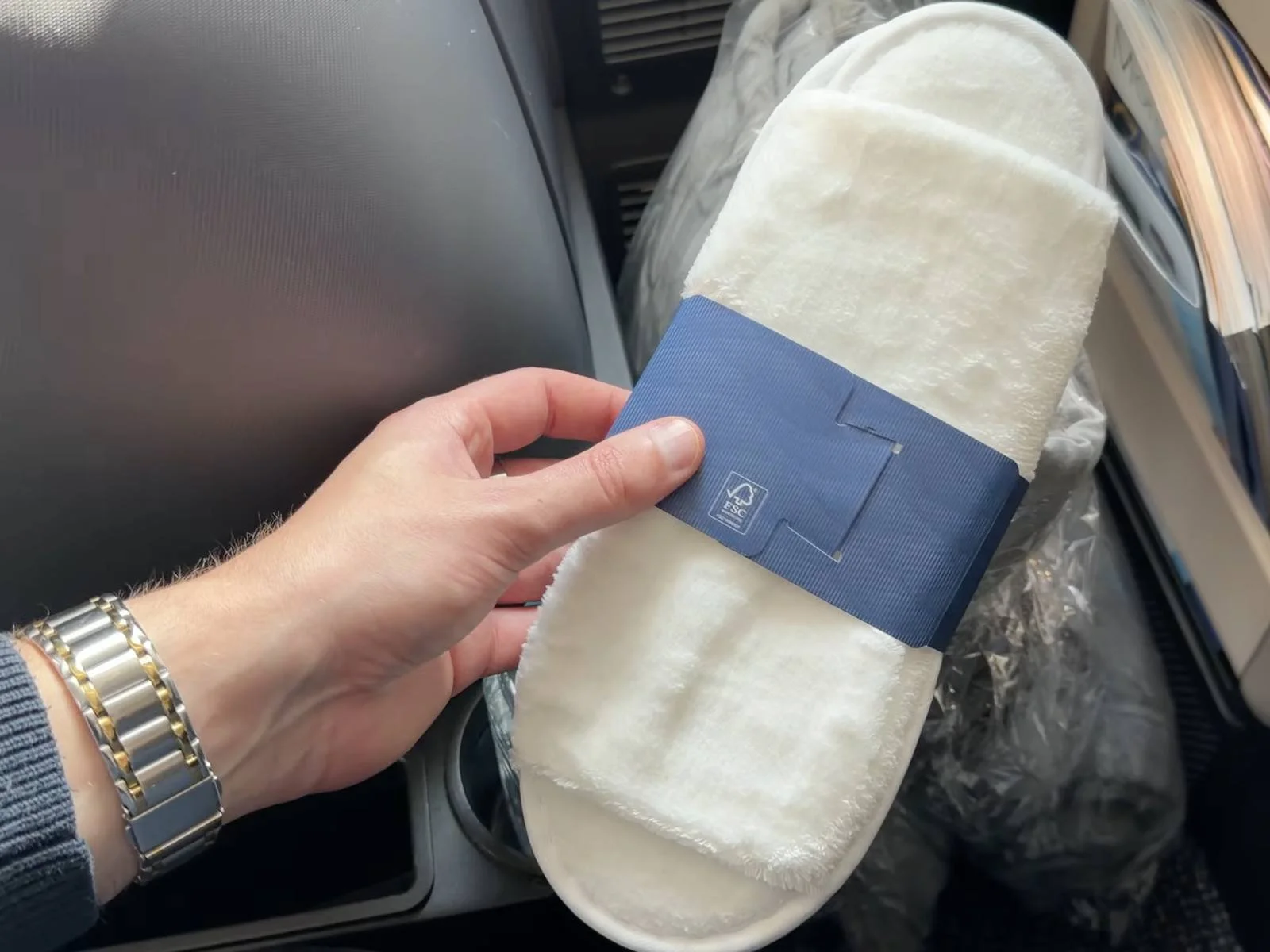 korean-air-business-class-slippers-amenity.jpg