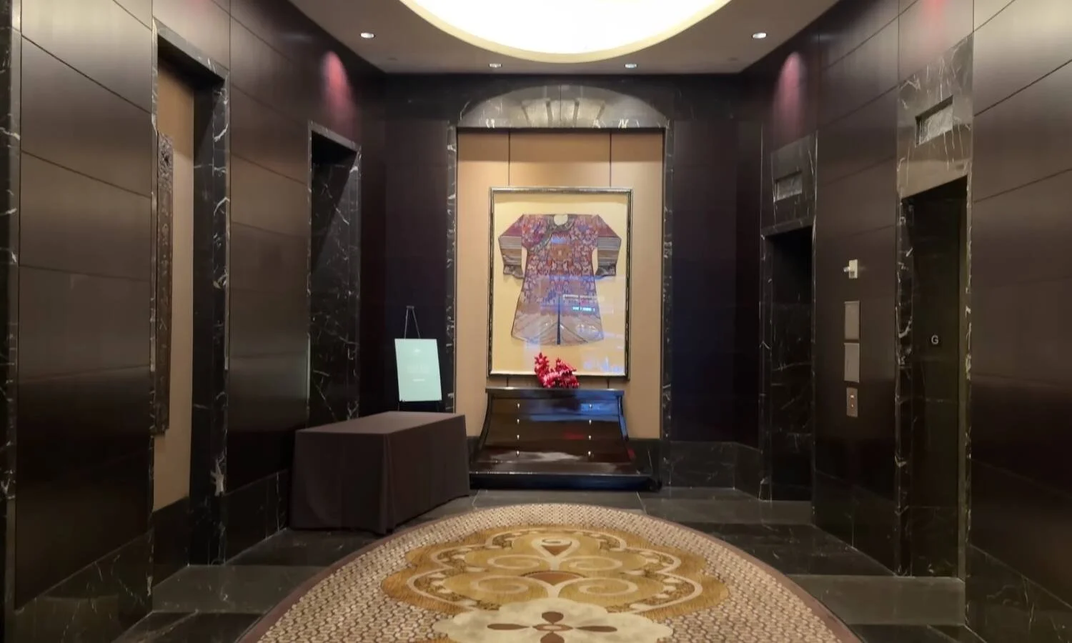 mandarin-oriental-new-york-elevator-lobby