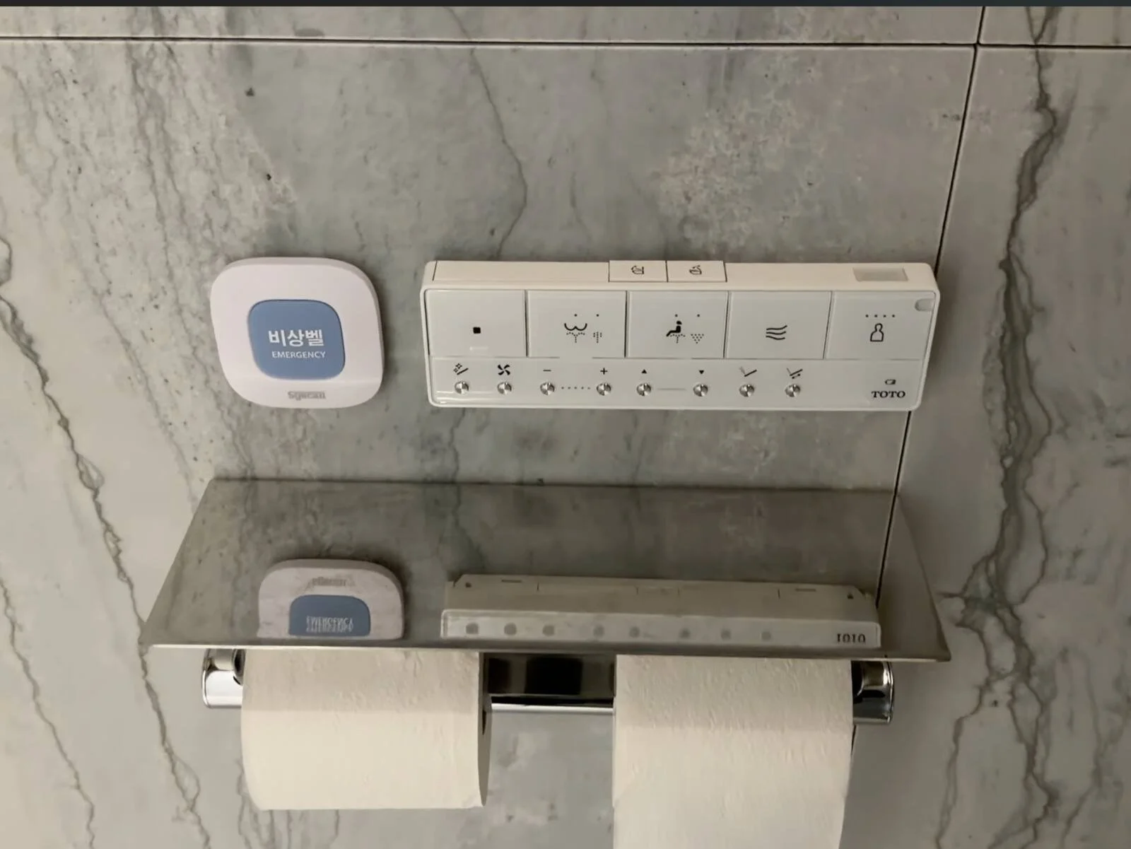 korean-air-prestige-east-left-lounge-toto-bidet-control-panel