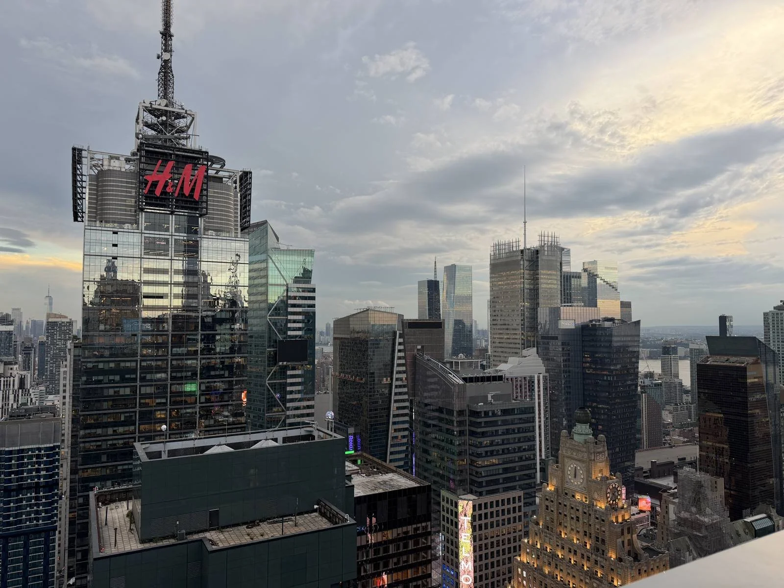 hyatt-centric-times-square-bar-fifty-four-skyline-view-hm-billboard-sunset.jpg
