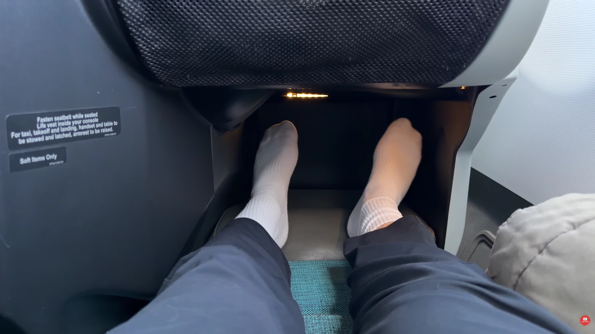 Aer Lingus A330-300 business class footwell