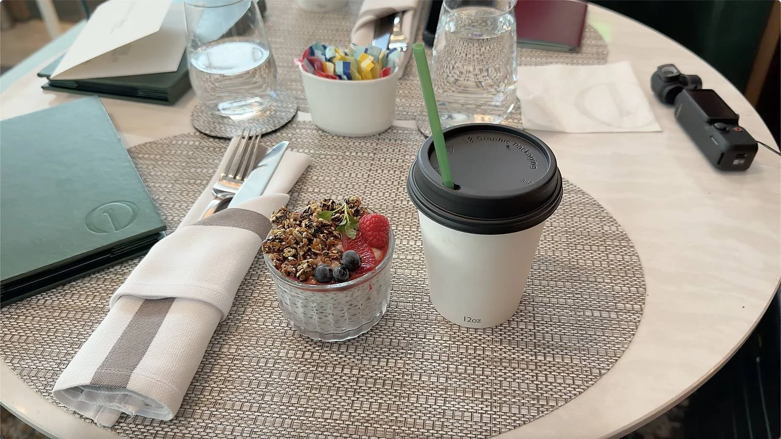delta-one-lounge-sea-breakfast-table-setting.jpg