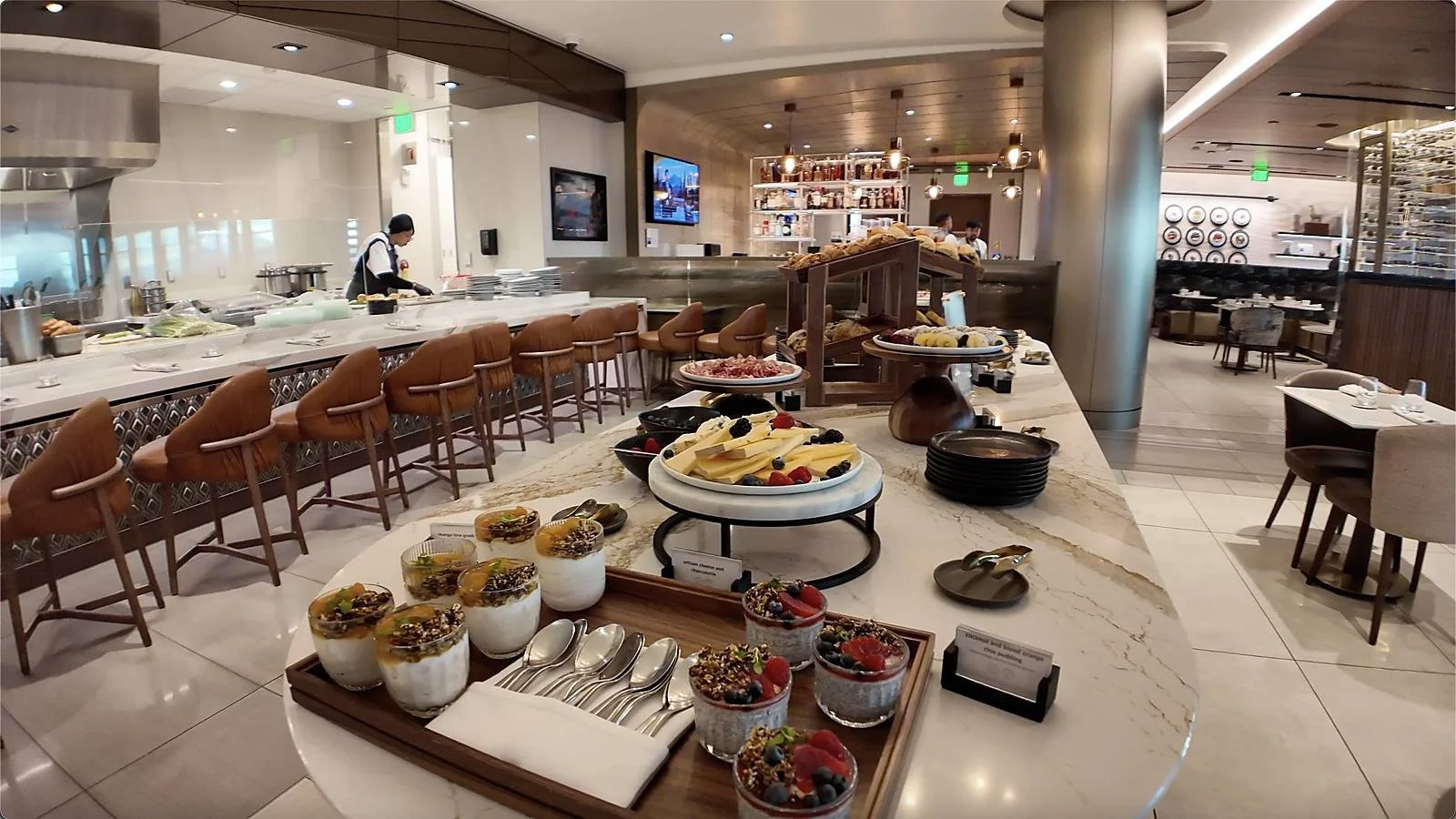 delta-one-lounge-sea-buffet-cheese-berry-parfait.jpg