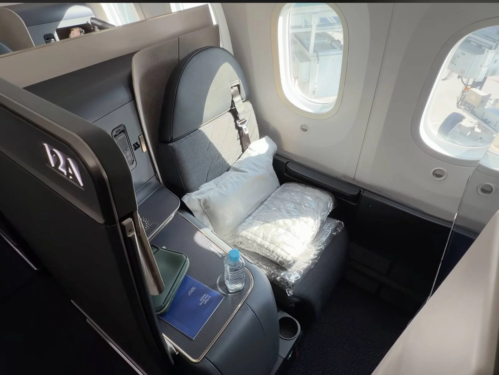 korean-air-prestige-class-seat-12a-suite