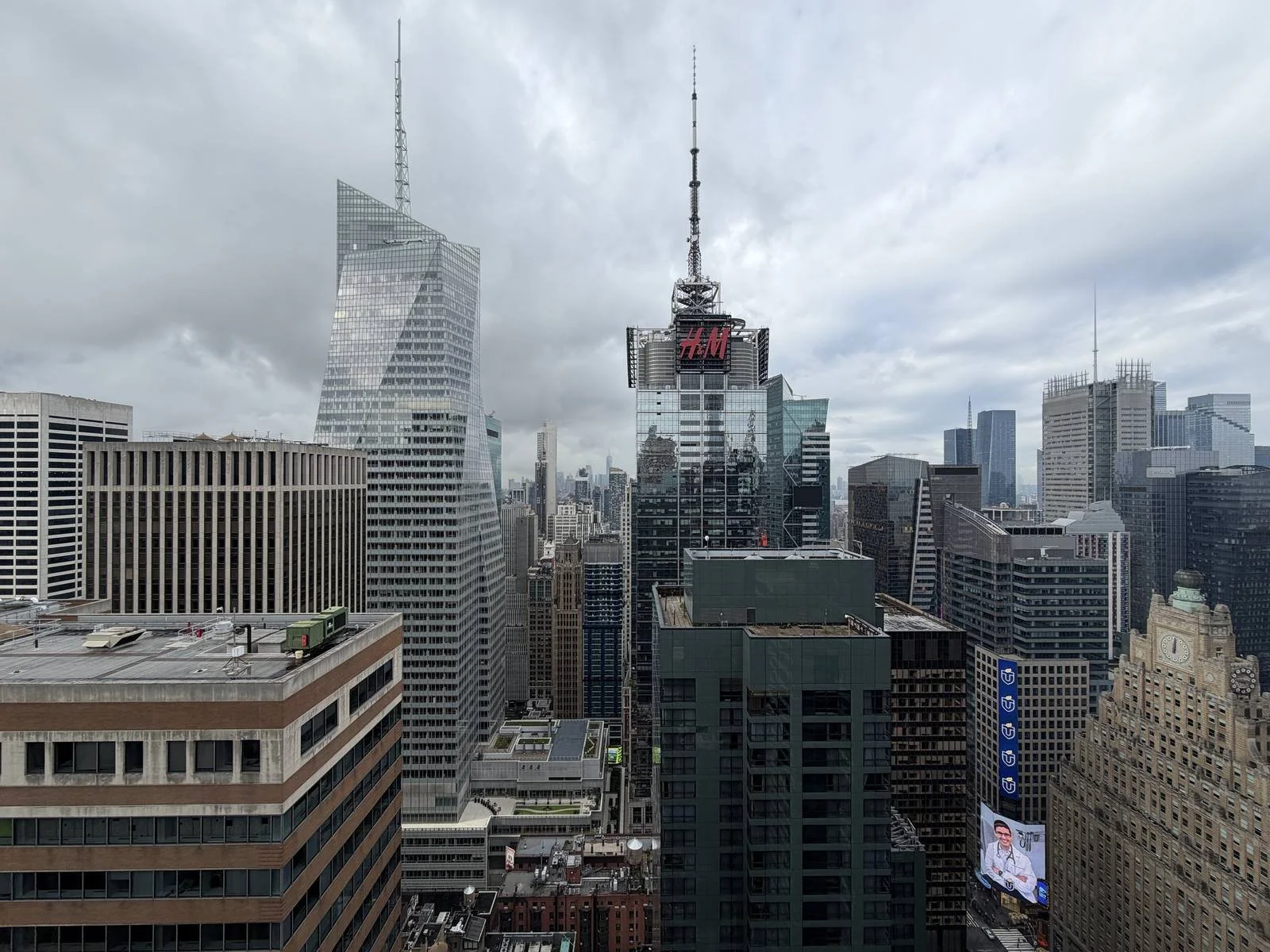 hyatt-centric-times-square-standard-suite-skyline-view-wide-angle.jpg