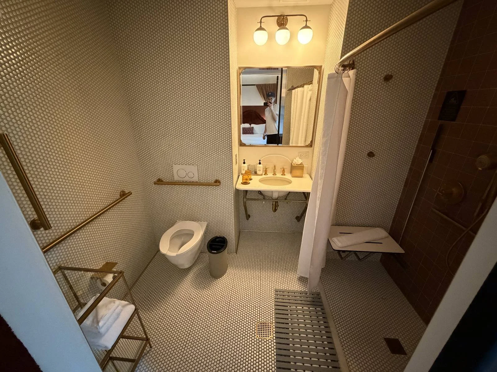 civilian-hotel-new-york-spacious-king-room-bathroom-overview-a