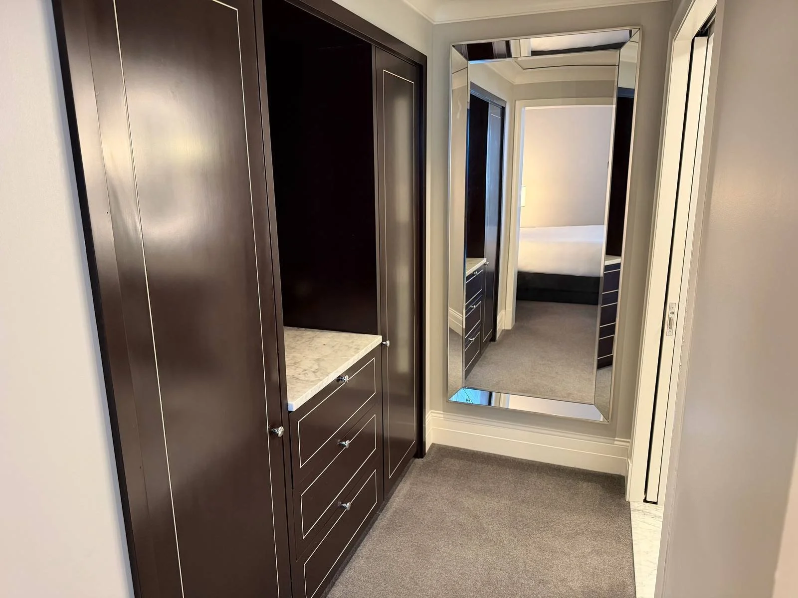 waldorf-astoria-chicago-junior-suite-closet-hallway-mirror.jpg