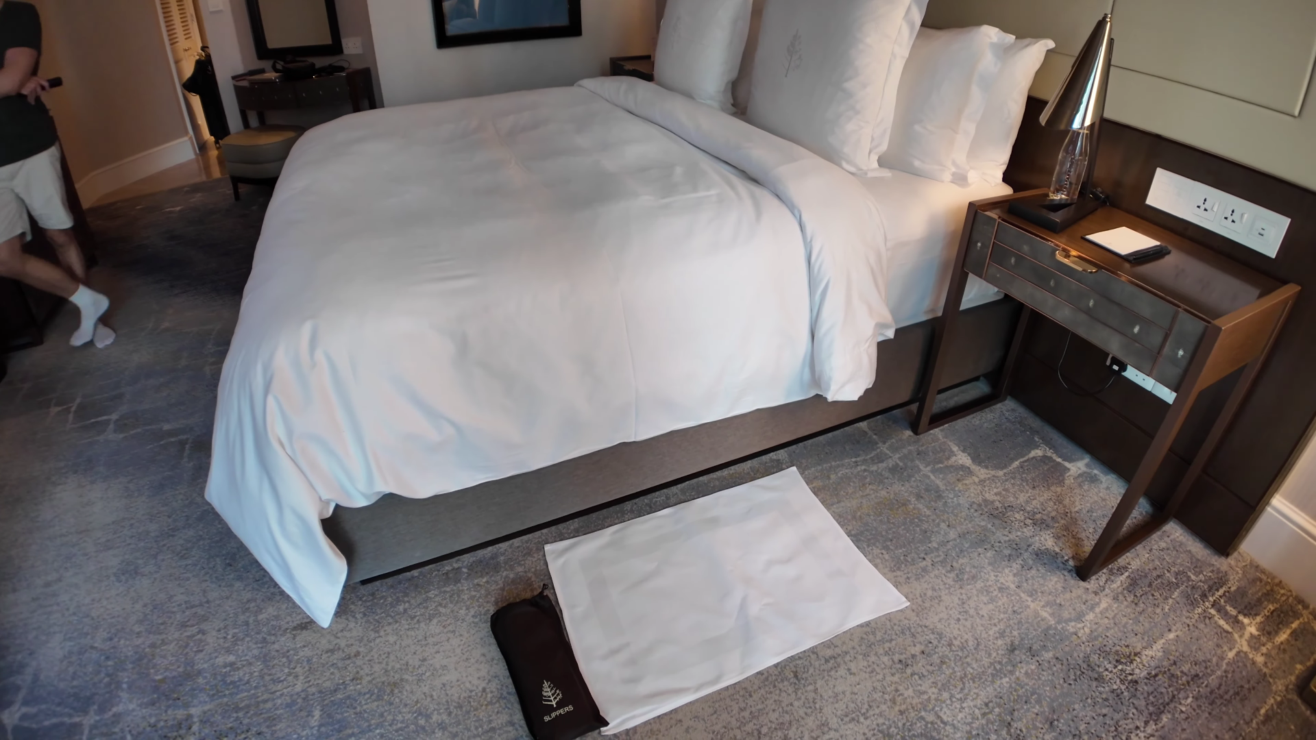 Four Seasons Singapore turndown service