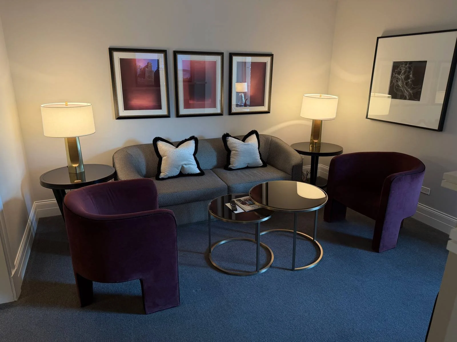 waldorf-astoria-chicago-junior-suite-living-room-sofa-armchairs.jpg