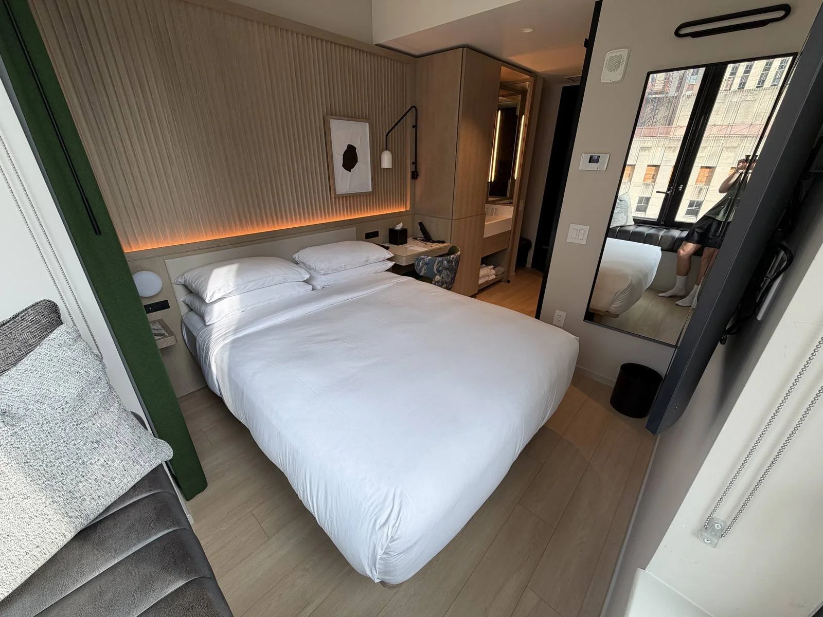 kimpton-era-midtown-new-york-queen-room-wide-angle-desk-bed