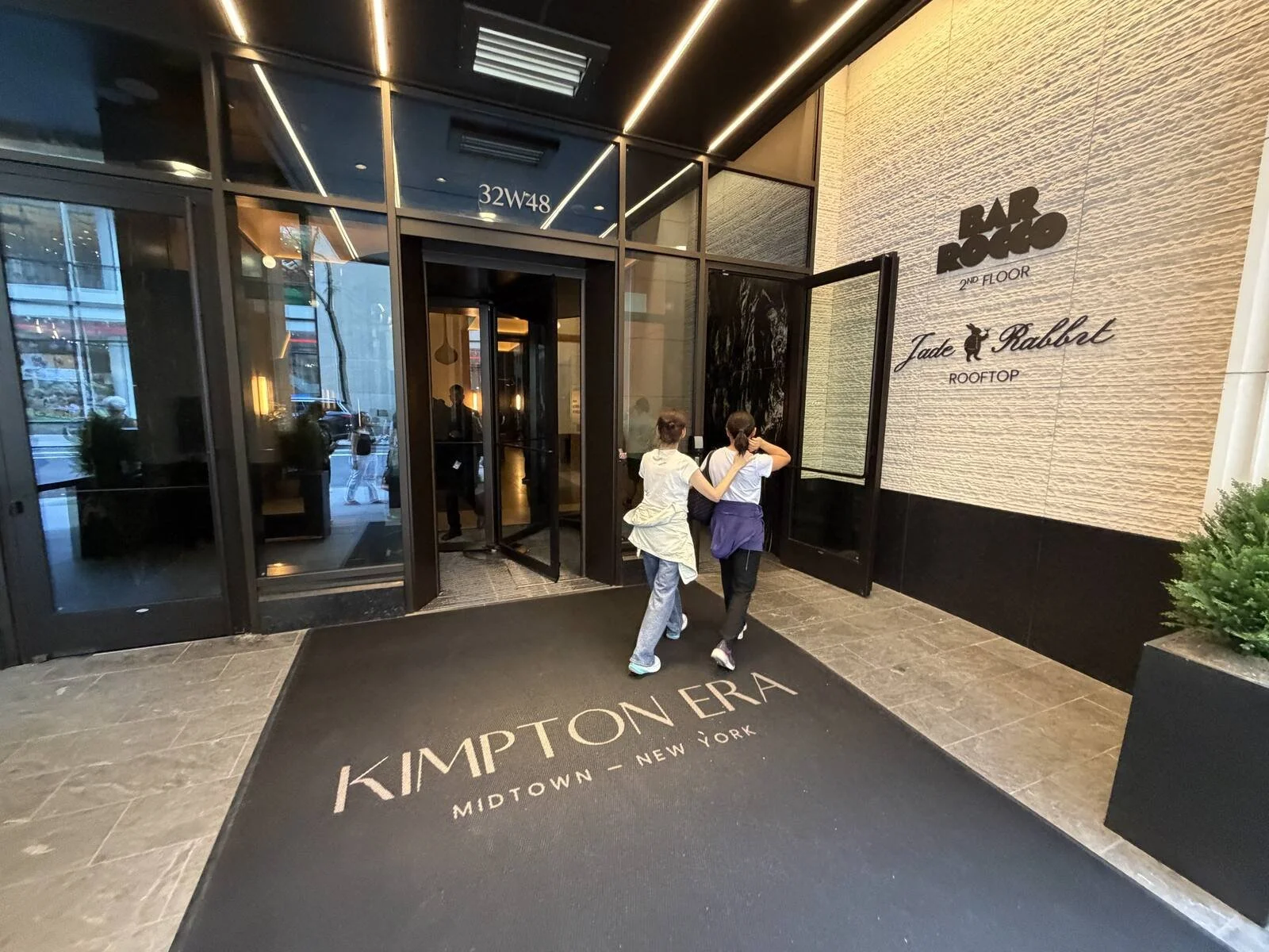 kimpton-era-midtown-new-york-entrance-signage