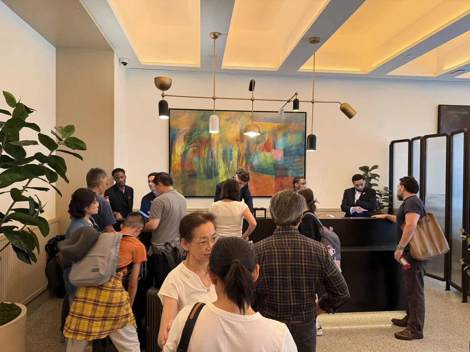 kimpton-era-midtown-new-york-lobby-front-desk