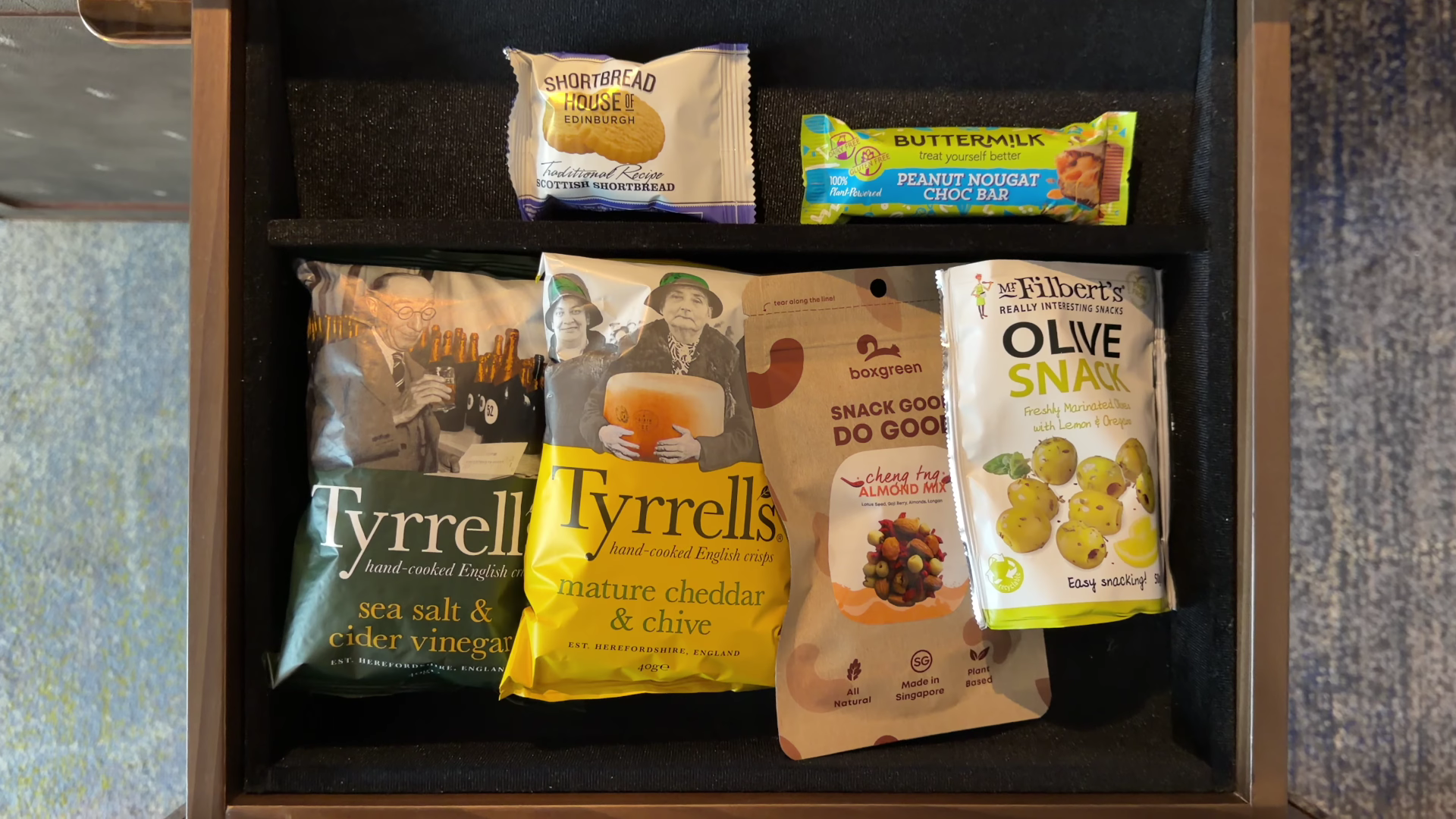 Four Seasons Singapore minibar snacks