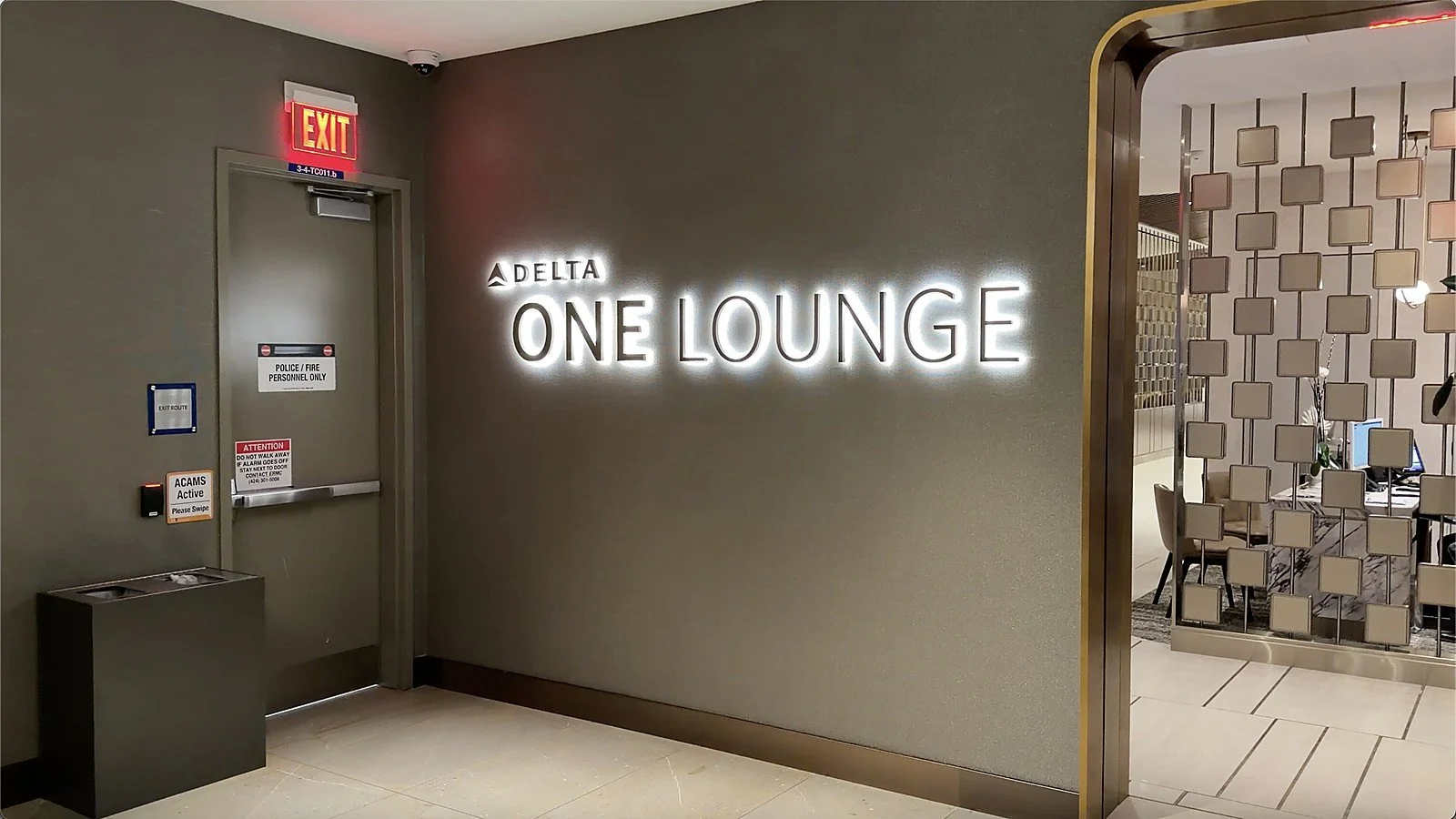 delta-one-lounge-lax-entrance-sign