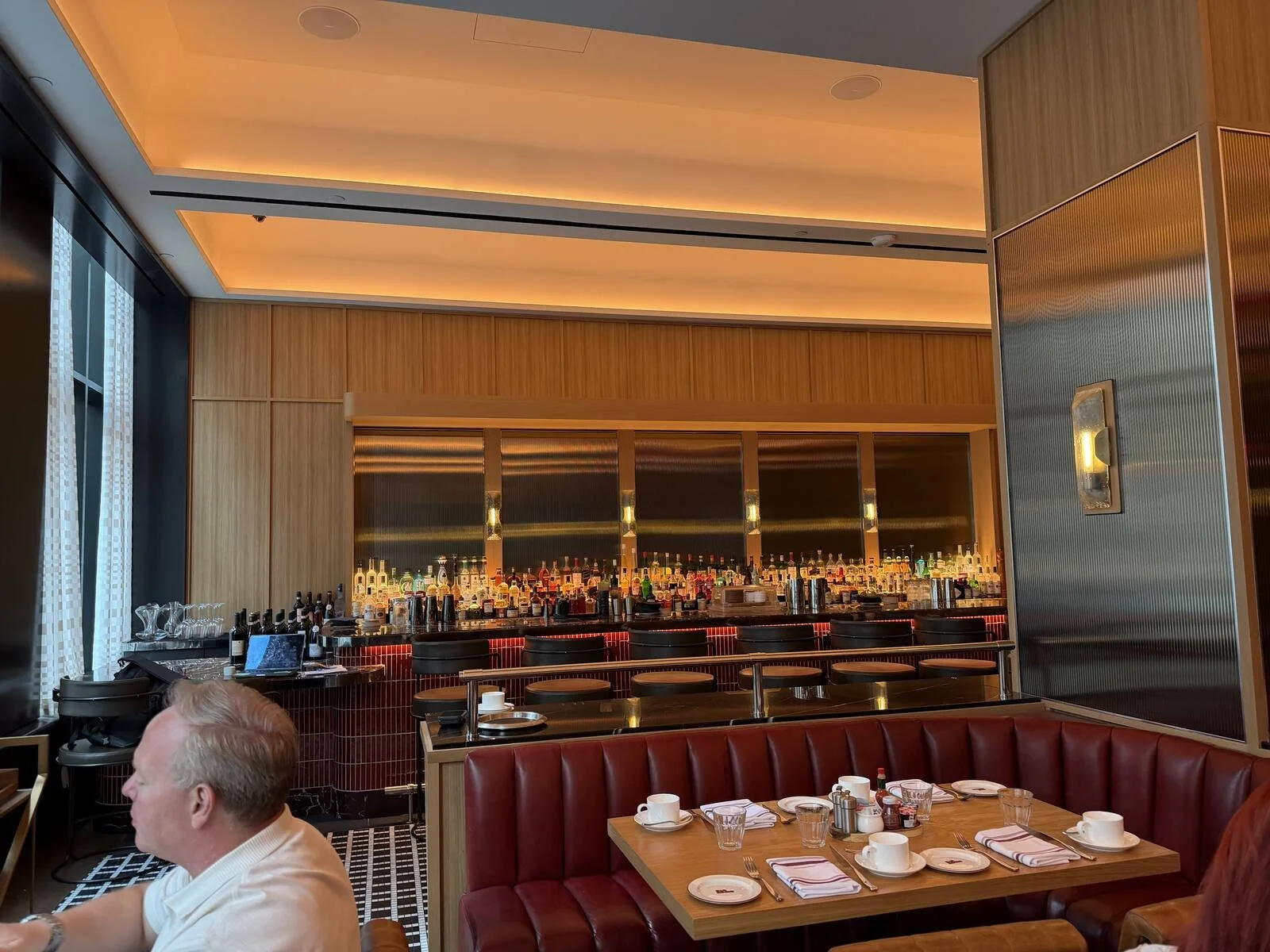 kimpton-era-midtown-new-york-bar-rocco-bar