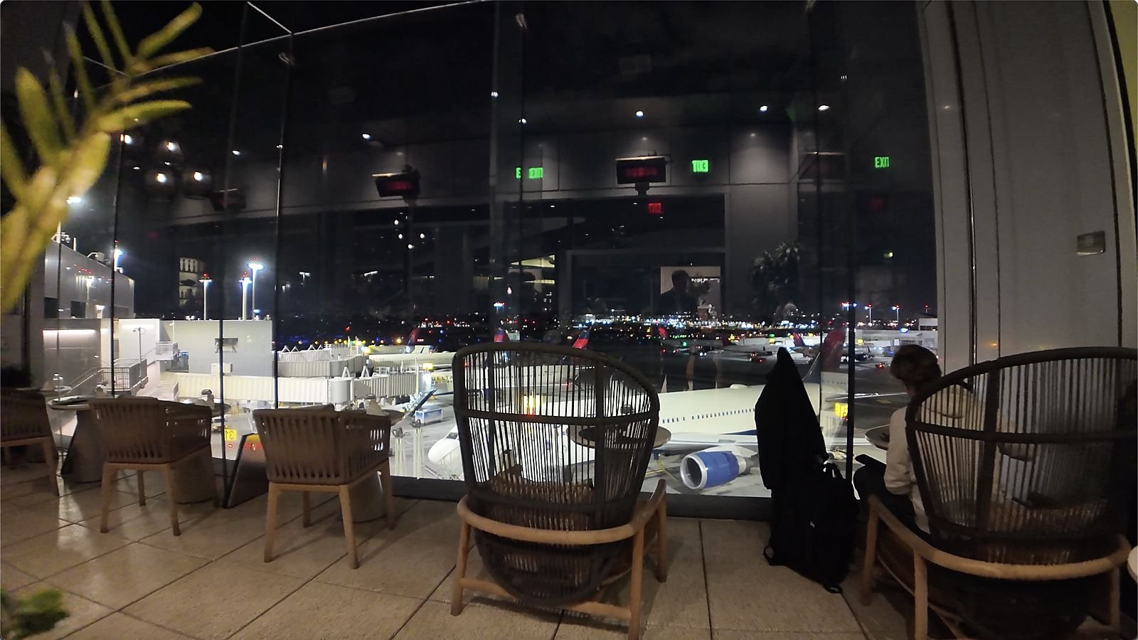 delta-one-lounge-lax-window-seating-delta-aircraft-view