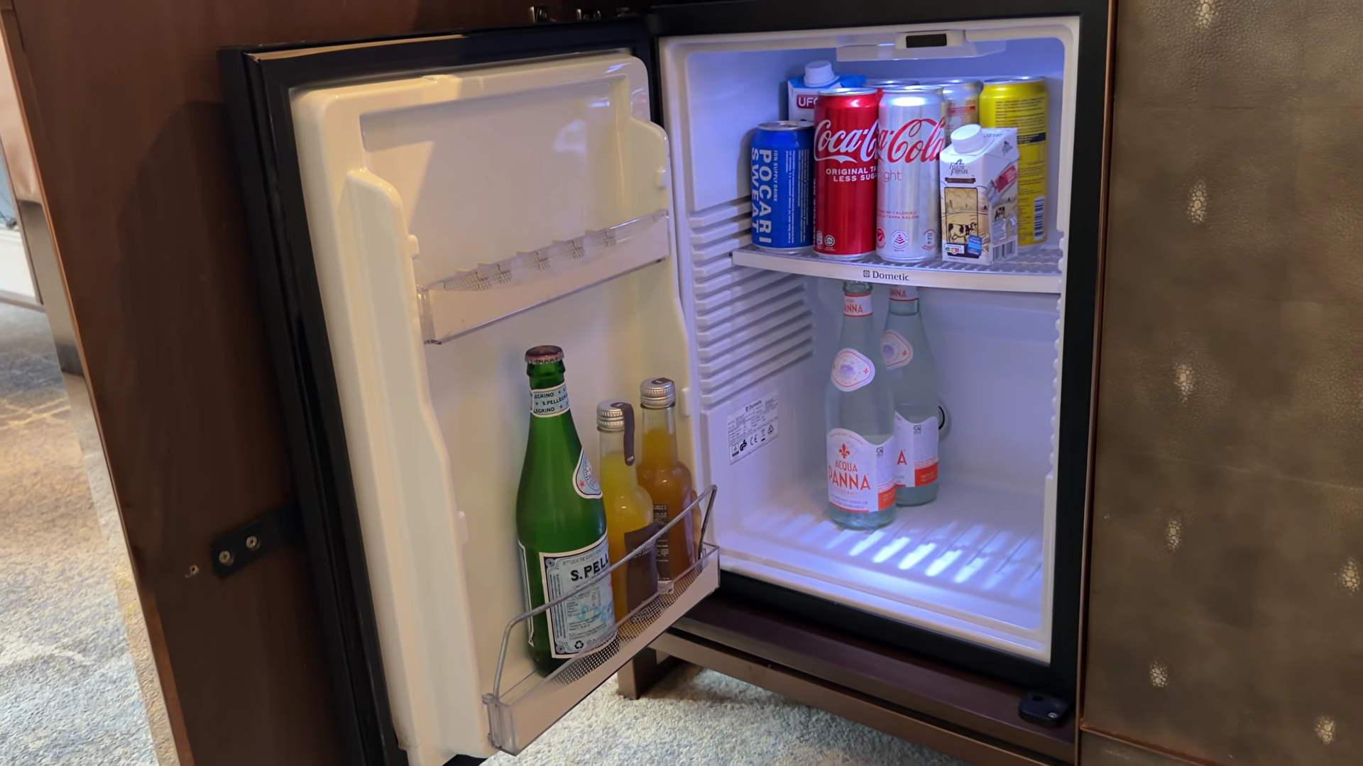 Four Seasons Singapore minibar