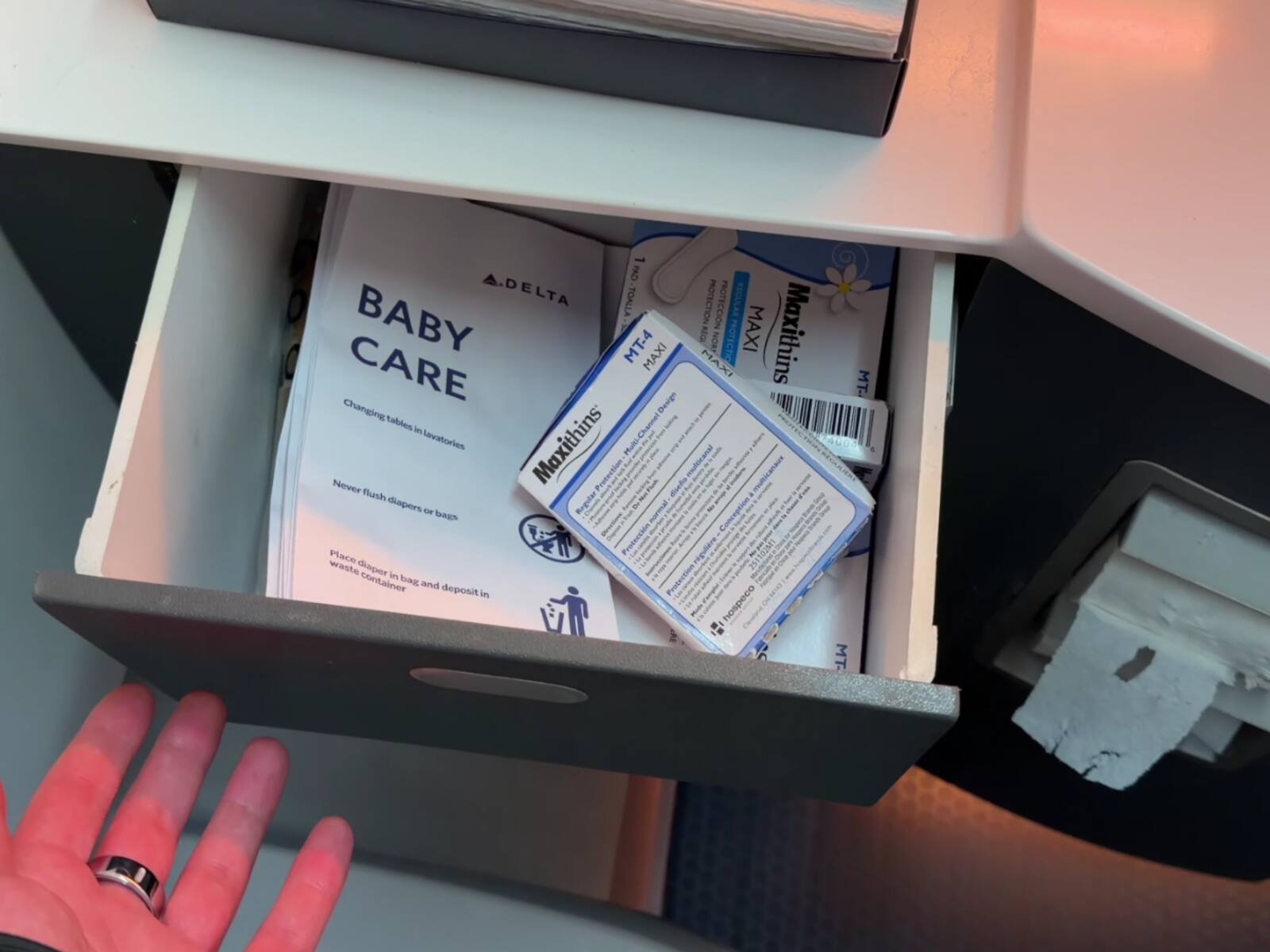 delta-one-a350-lavatory-baby-care-amenities-drawer
