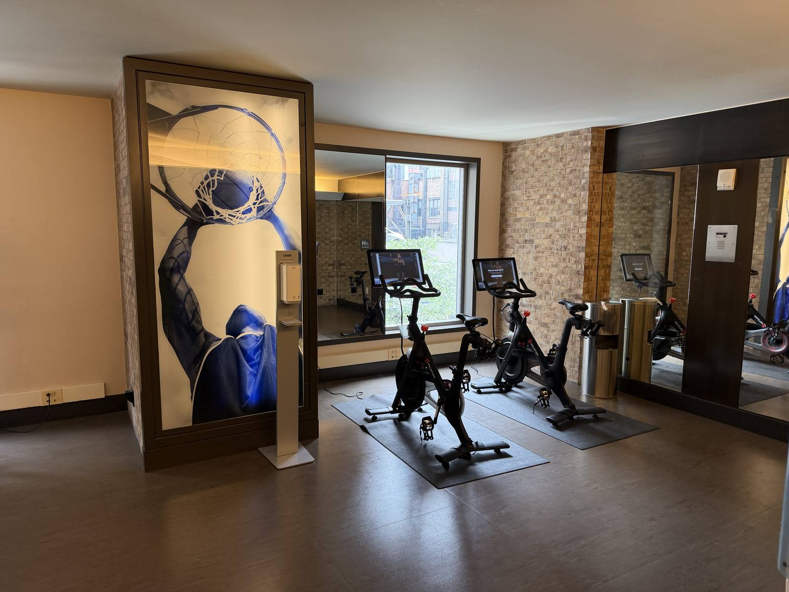 intercontinental-new-york-times-square-fitness-center-spin-bikes-basketball-art
