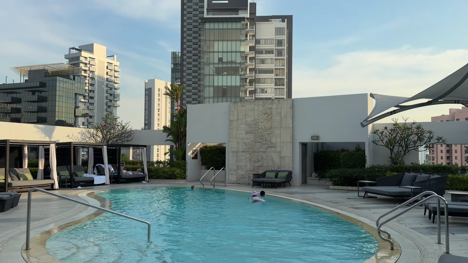 Four Seasons Singapore rooftop pool