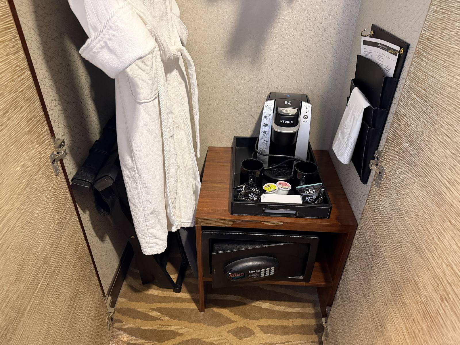 intercontinental-new-york-times-square-king-premium-corner-closet-keurig-coffee-maker-safe