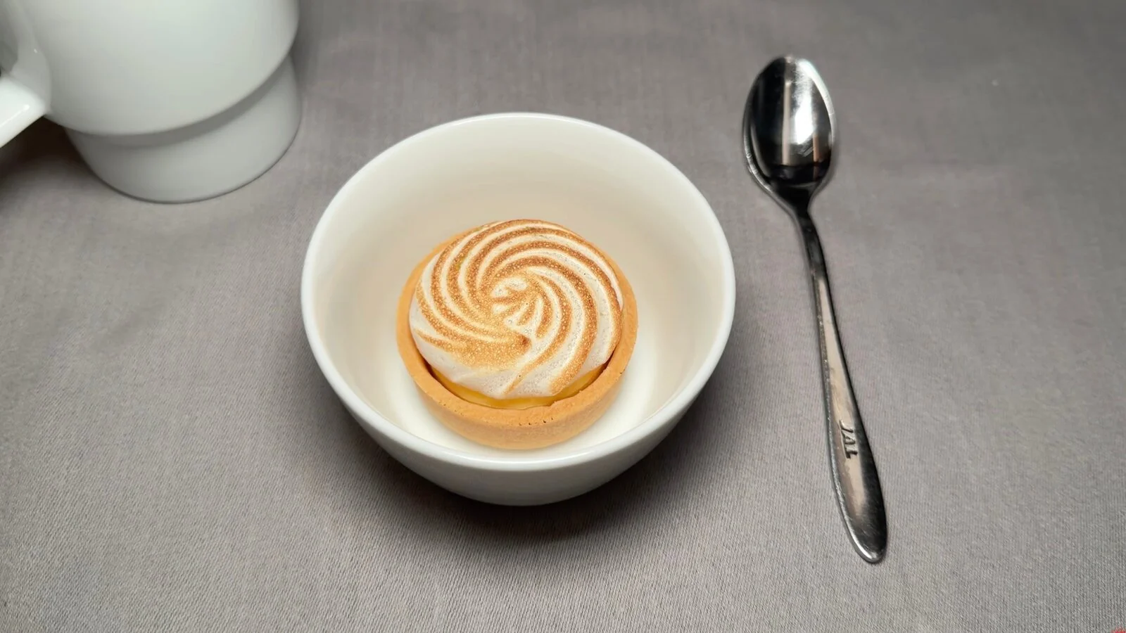 japan-airlines-a350-1000-business-class-lime-tart