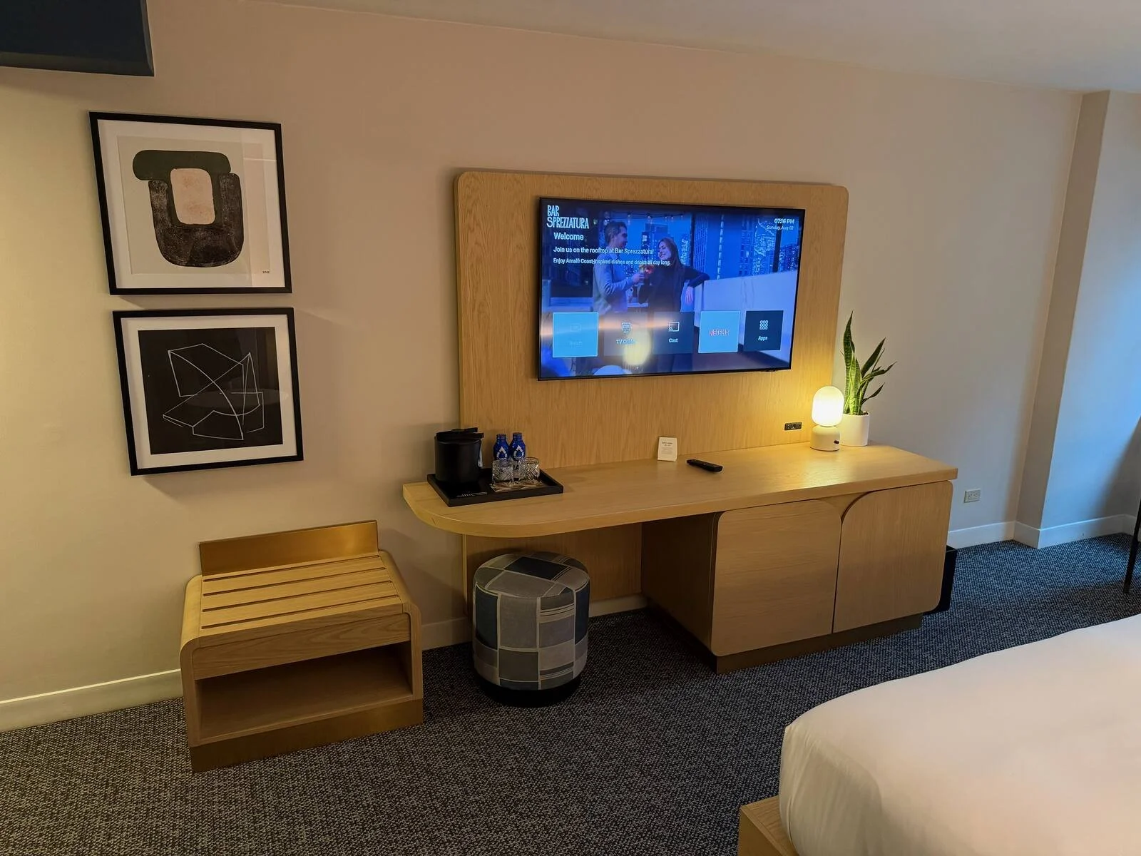 kimpton-theta-new-york-corner-king-room-tv-console