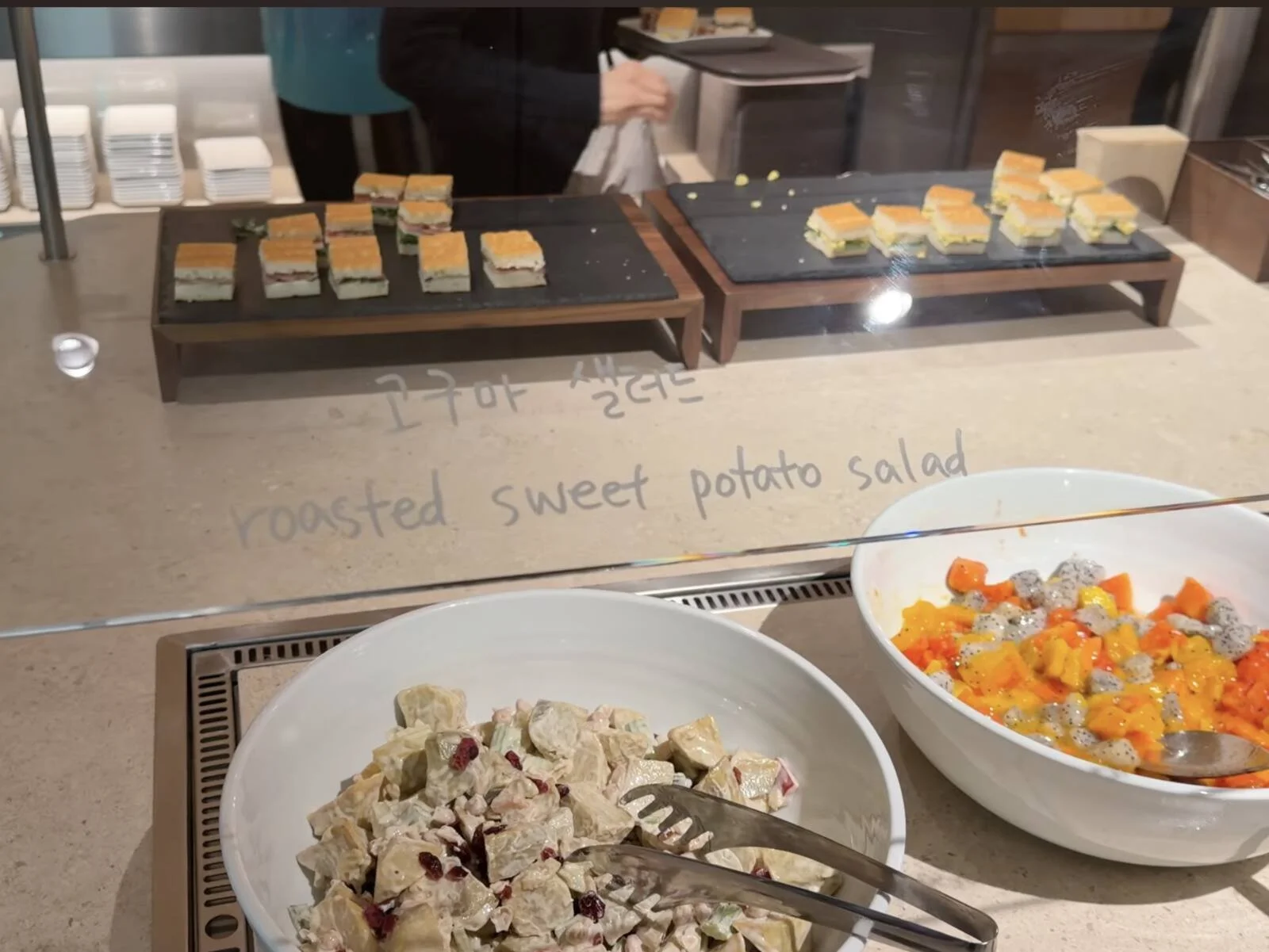 korean-air-prestige-east-left-lounge-ramyun-toppings-bar