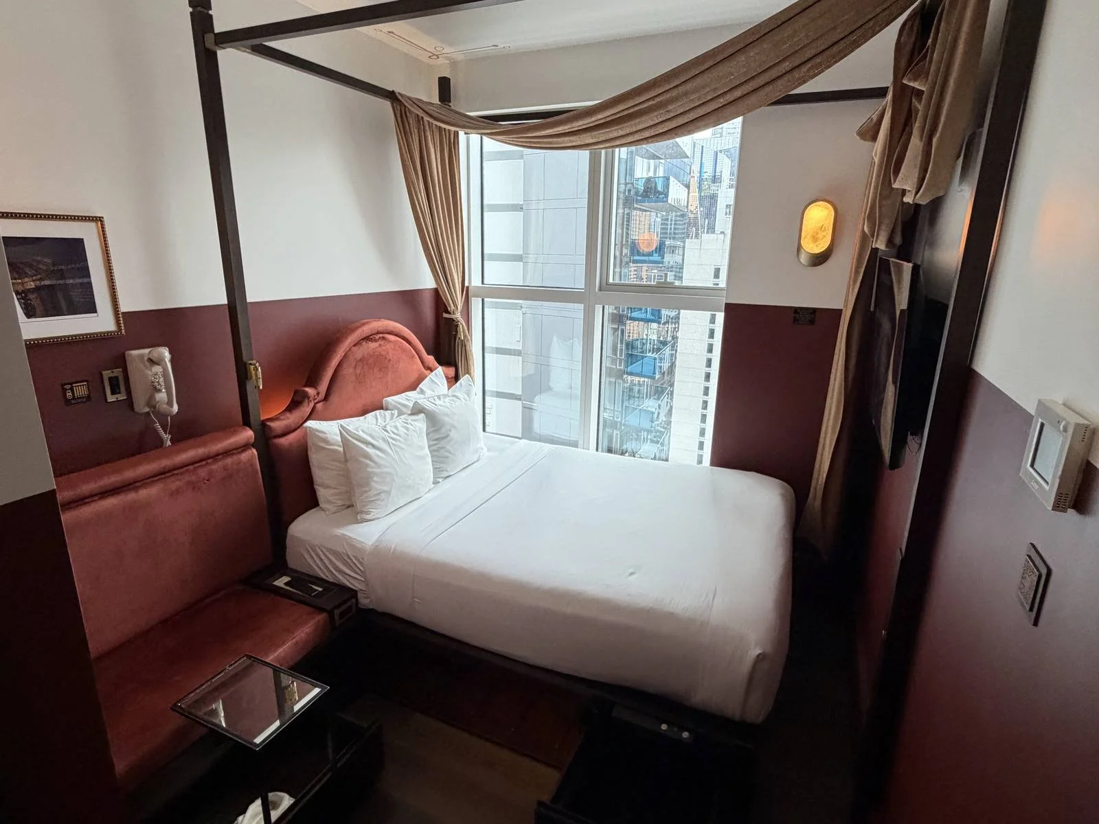 civilian-hotel-new-york-cozy-queen-room-overview-wide