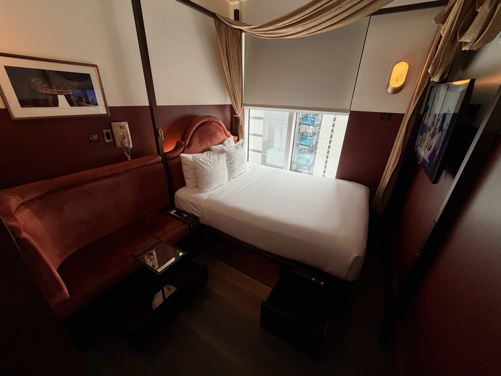 civilian-hotel-new-york-cozy-queen-room-bed-overview-bench