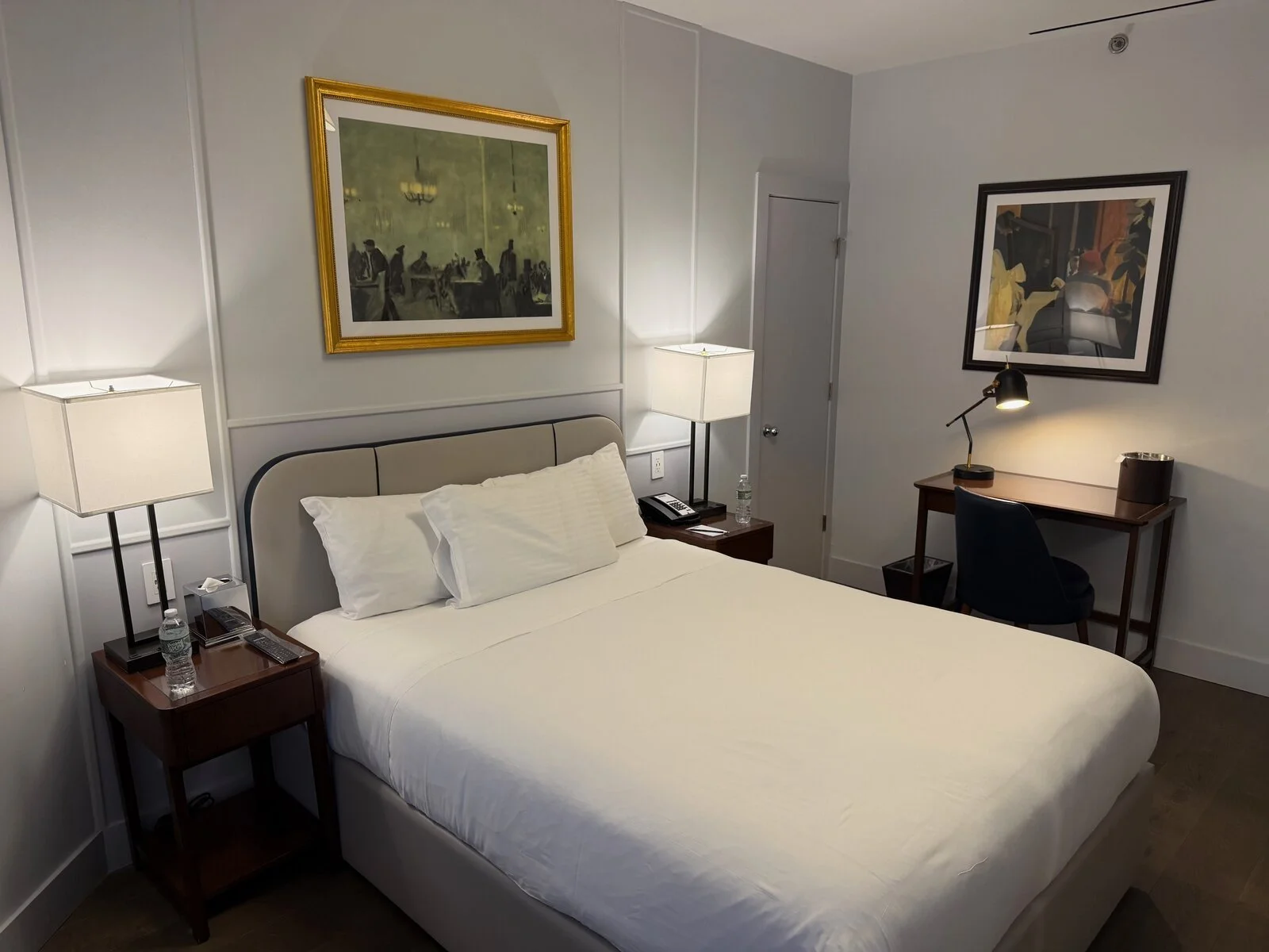 hotel-belleclaire-new-york-standard-room-headboard-desk-view.