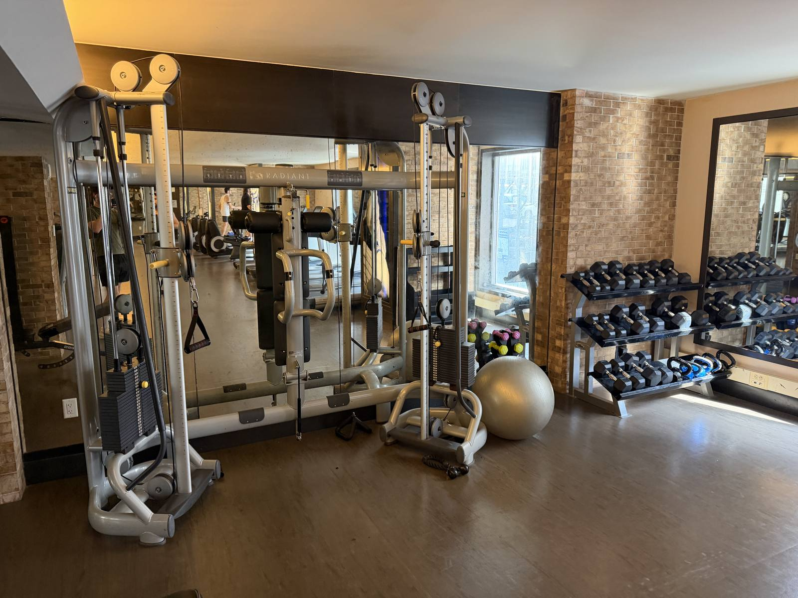 intercontinental-new-york-times-square-fitness-center-cable-crossover-dumbbell-rack