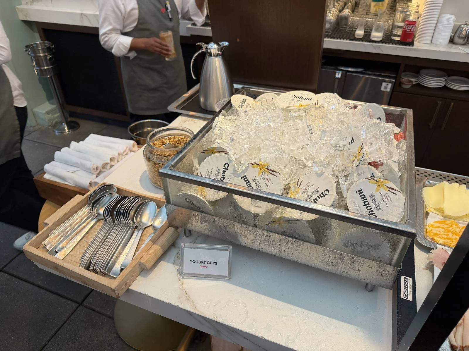 kimpton-theta-new-york-bar-sprezzatura-breakfast-yogurt-station