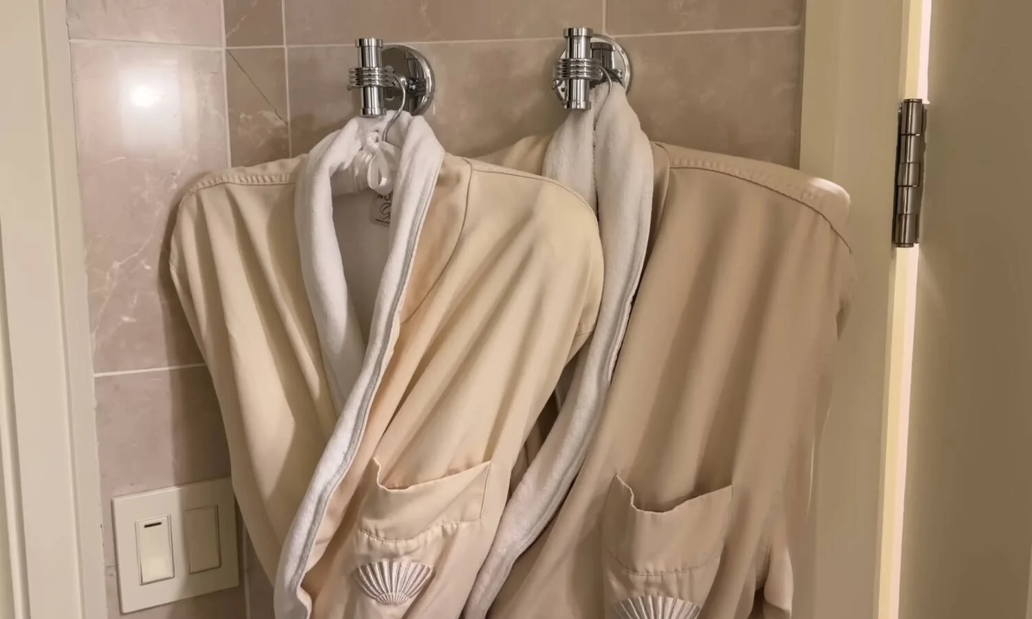 mandarin-oriental-new-york-premier-central-park-view-room-bathrobes
