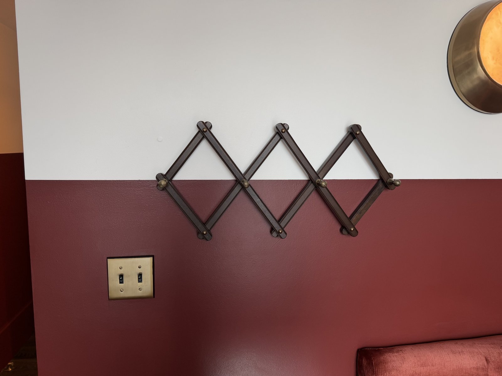 civilian-hotel-new-york-cozy-queen-room-wall-coat-hook