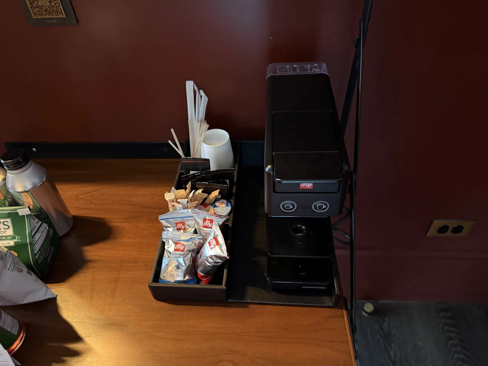 civilian-hotel-new-york-spacious-king-room-coffee-tea-amenity-tray