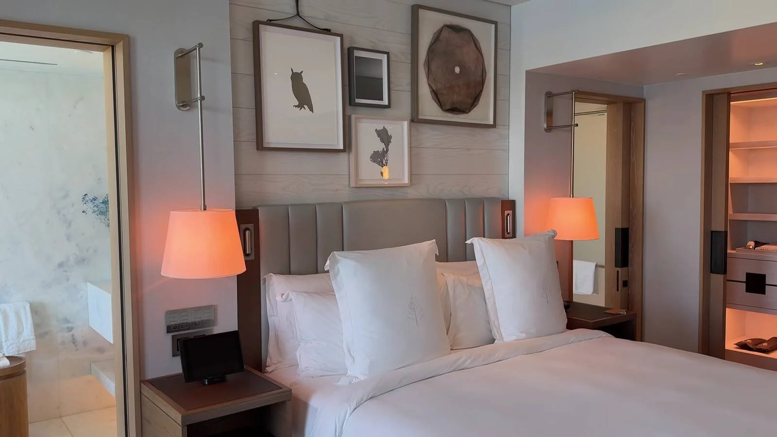 four-seasons-astir-palace-athens-arion-ocean-view-room-bed-headboard-artwork