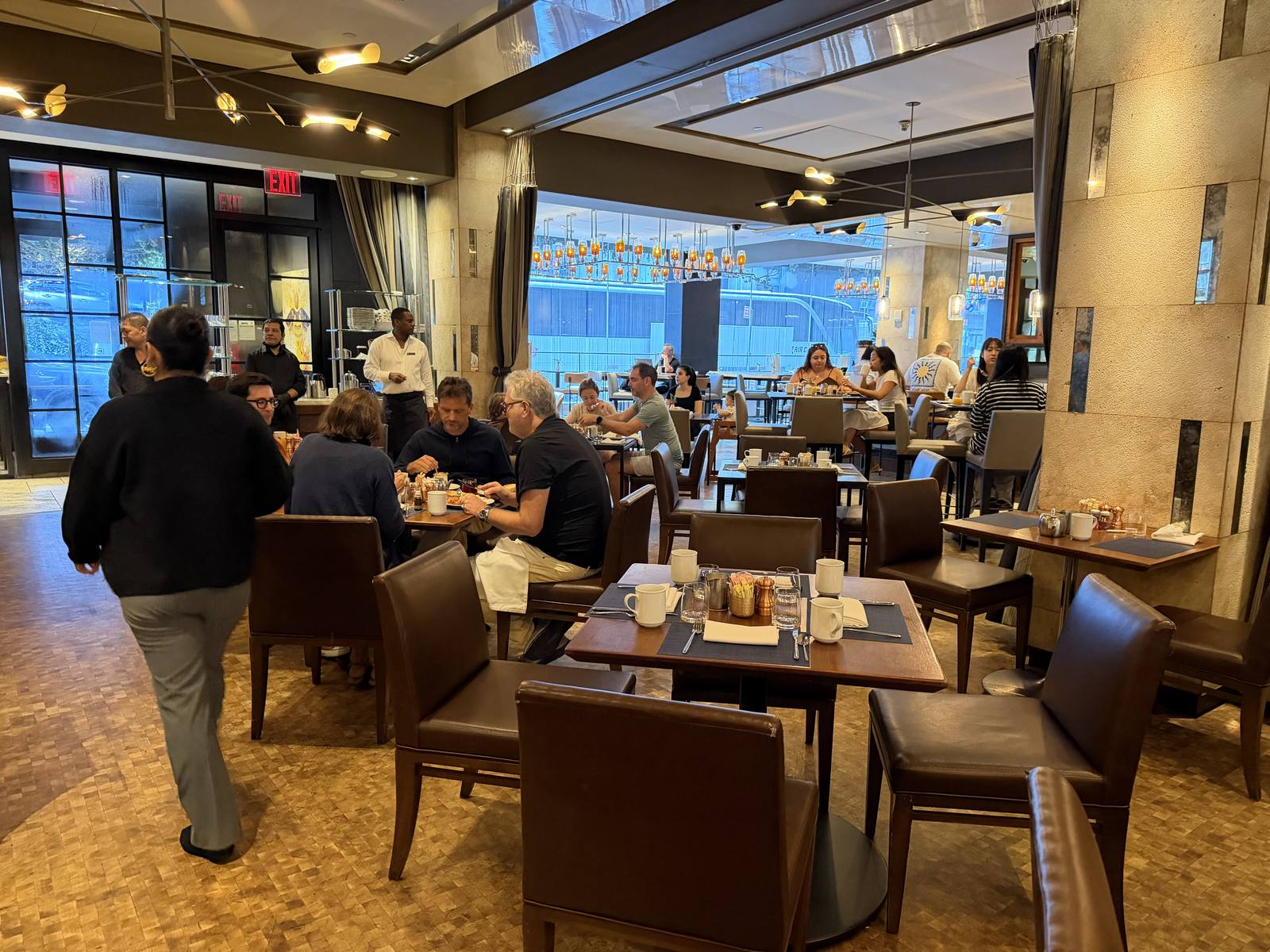 intercontinental-new-york-times-square-breakfast-restaurant-dining-room-overview