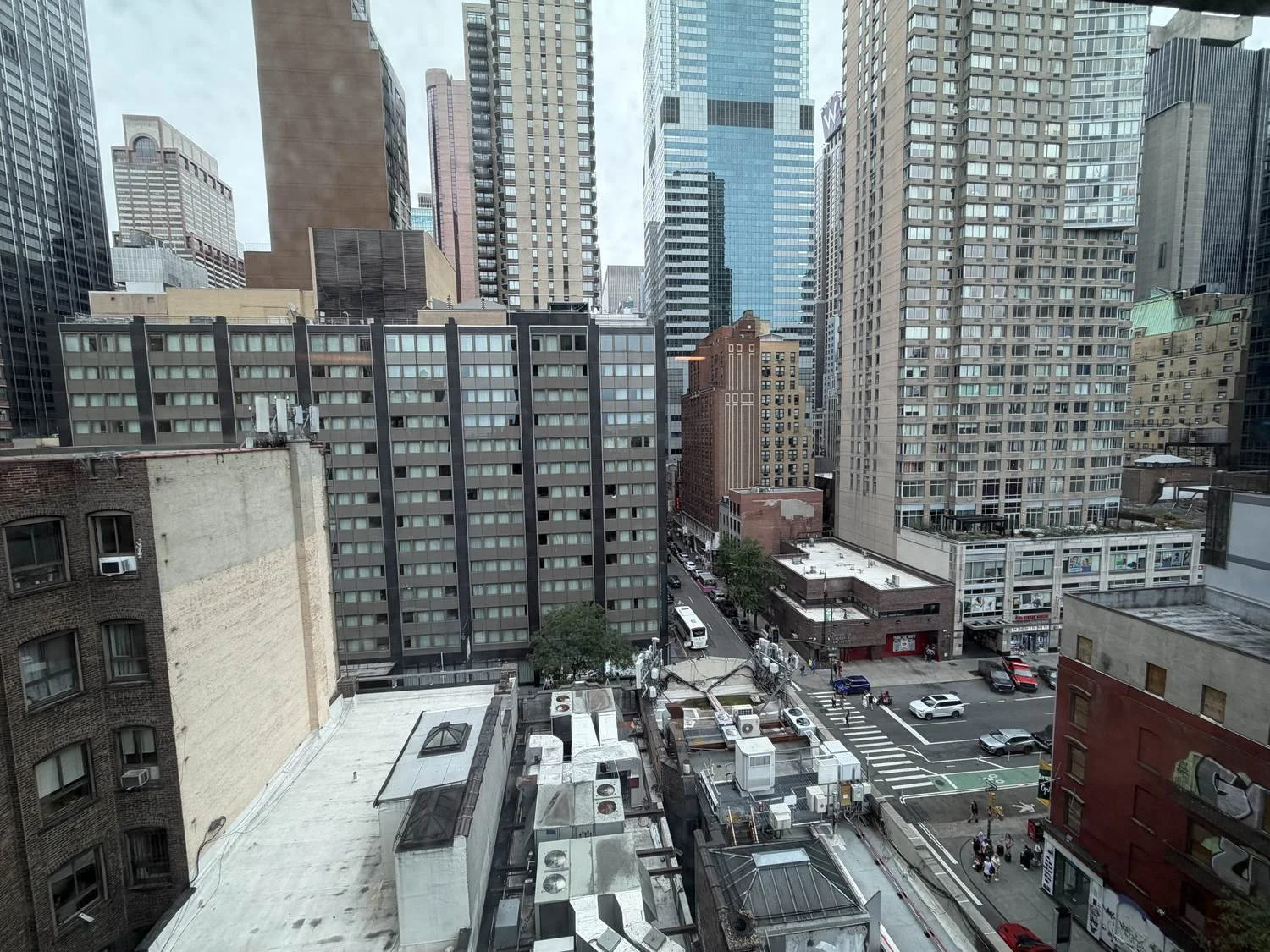 civilian-hotel-new-york-spacious-king-room-street-view.jpg