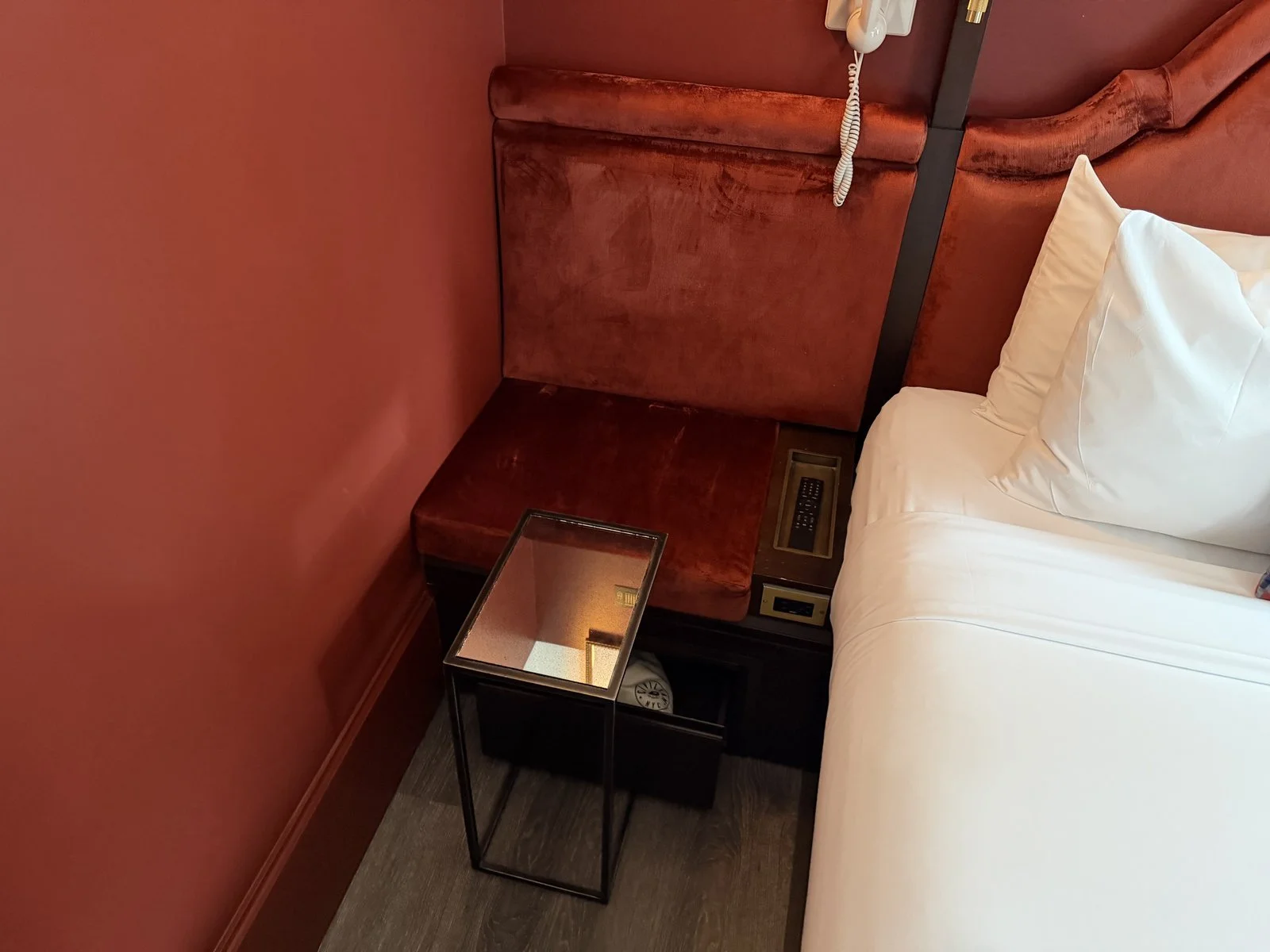 civilian-hotel-new-york-spacious-queen-room-bench-seating-side-table