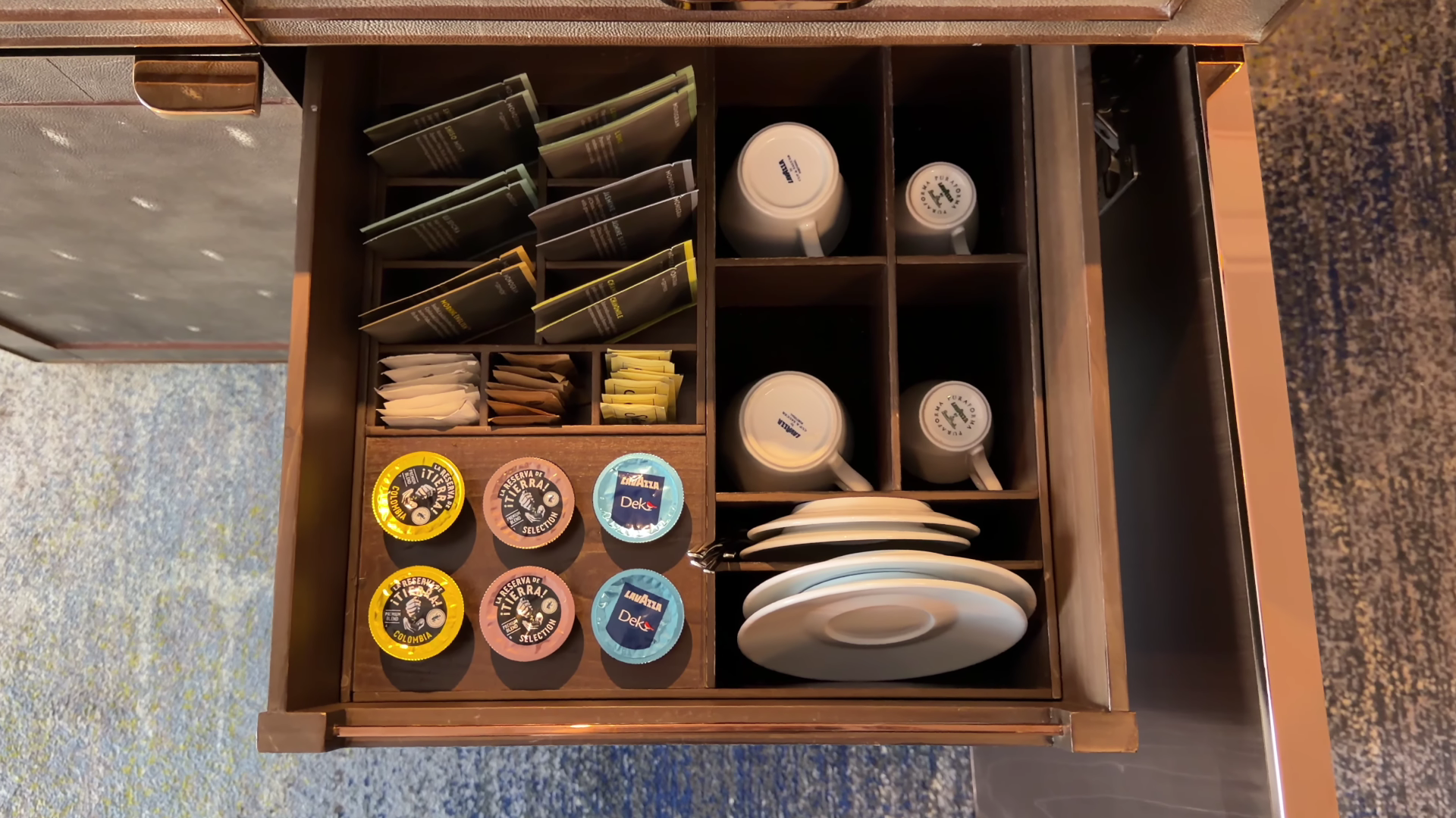 Four Seasons Singapore minibar tea