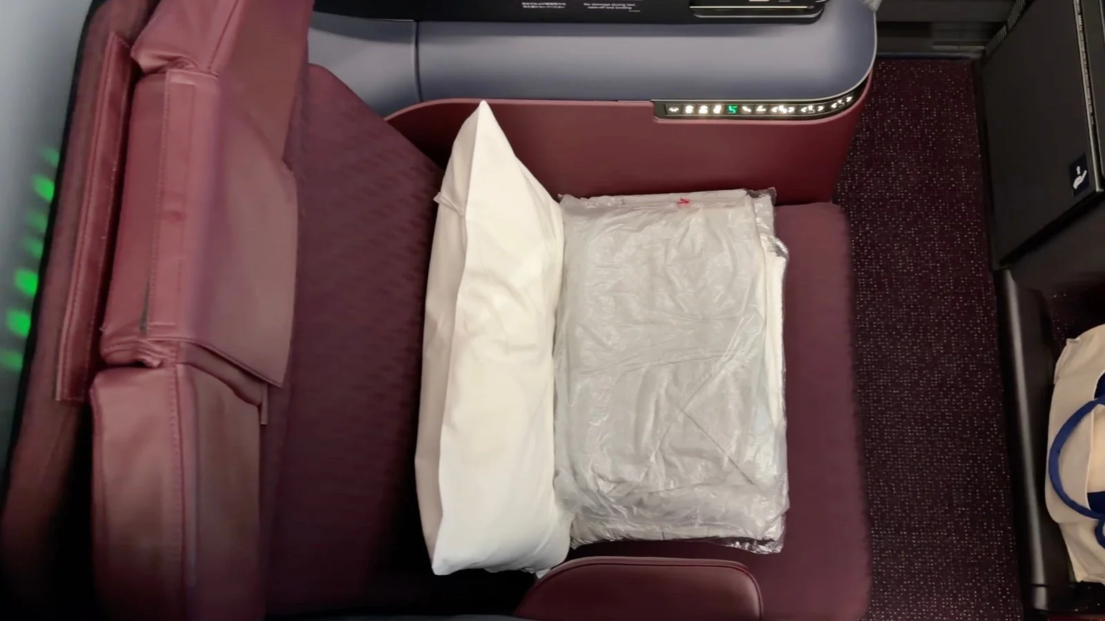japan-airlines-a350-1000-business-class-seat-pillow-and-blanket-overhead