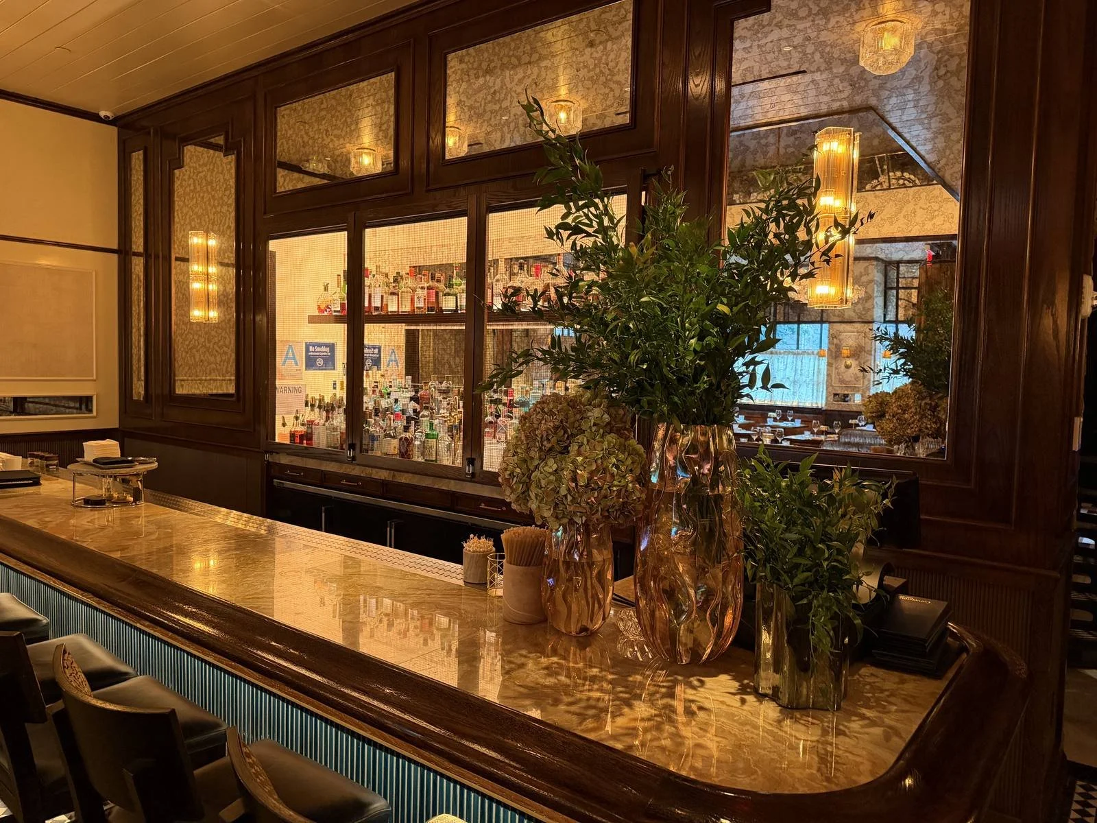civilian-hotel-new-york-carversteak-bar-counter
