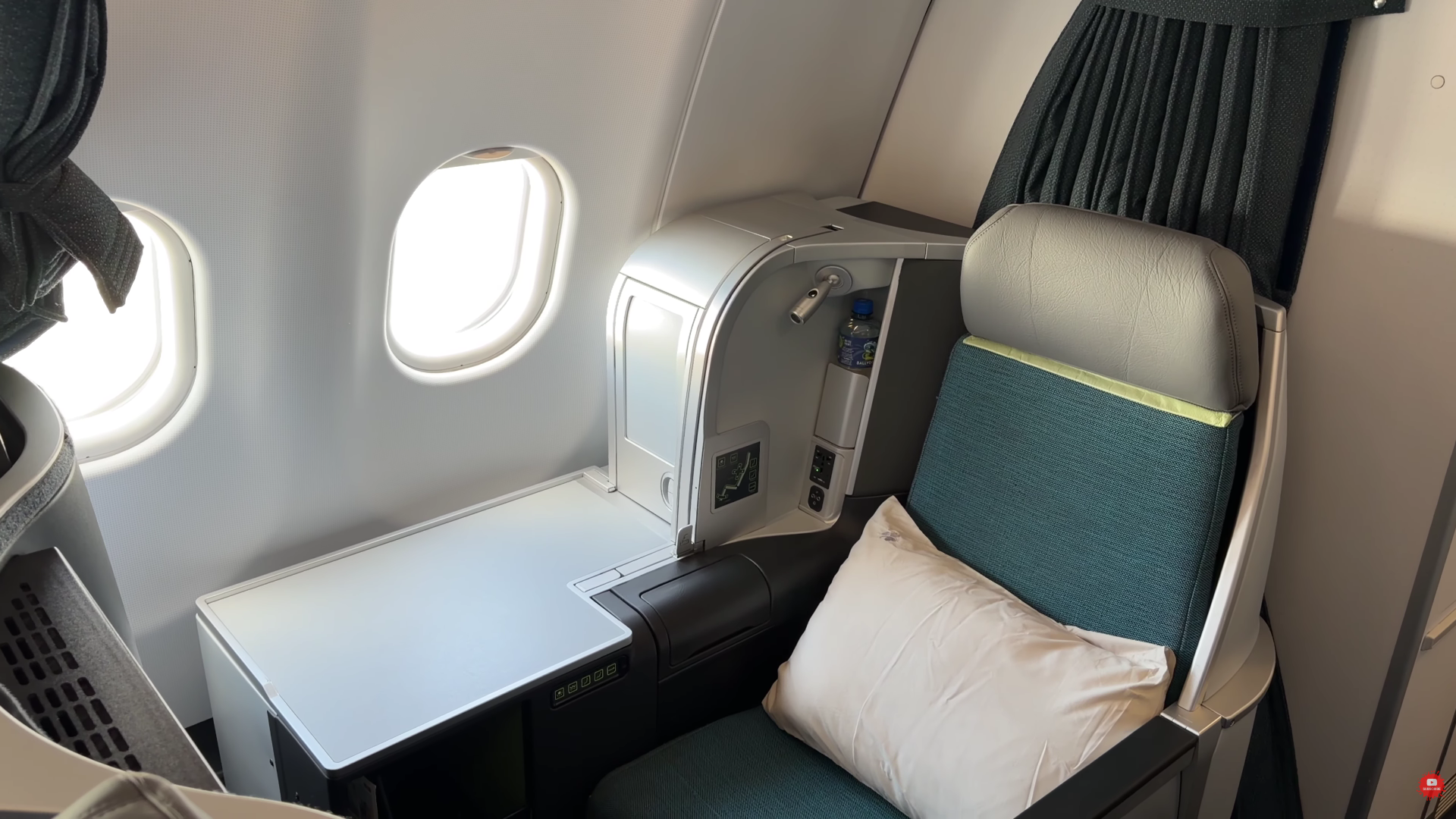 Aer Lingus A330-300 business class seat 6K