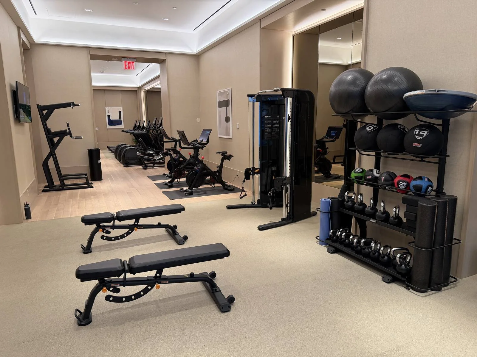 kimpton-era-midtown-new-york-fitness-center-strength-training-area