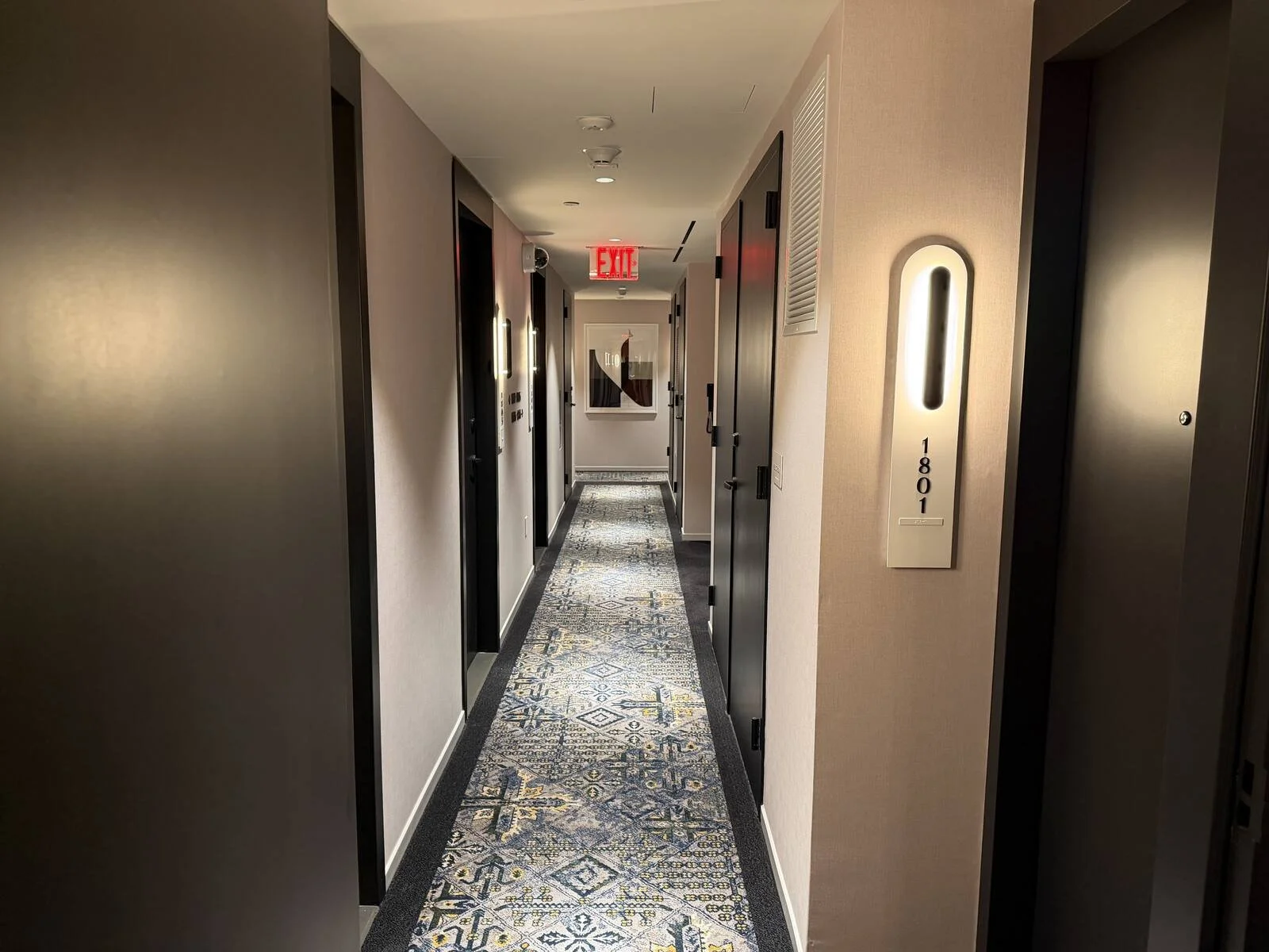 kimpton-era-midtown-new-york-guest-room-hallway.jpg