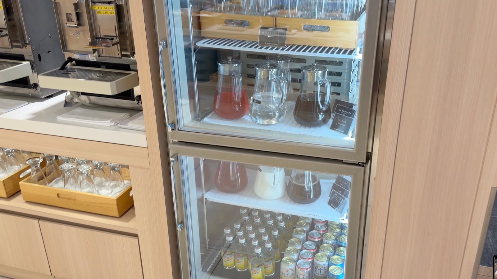 japan-airlines-sakura-lounge-sky-view-drink-fridge