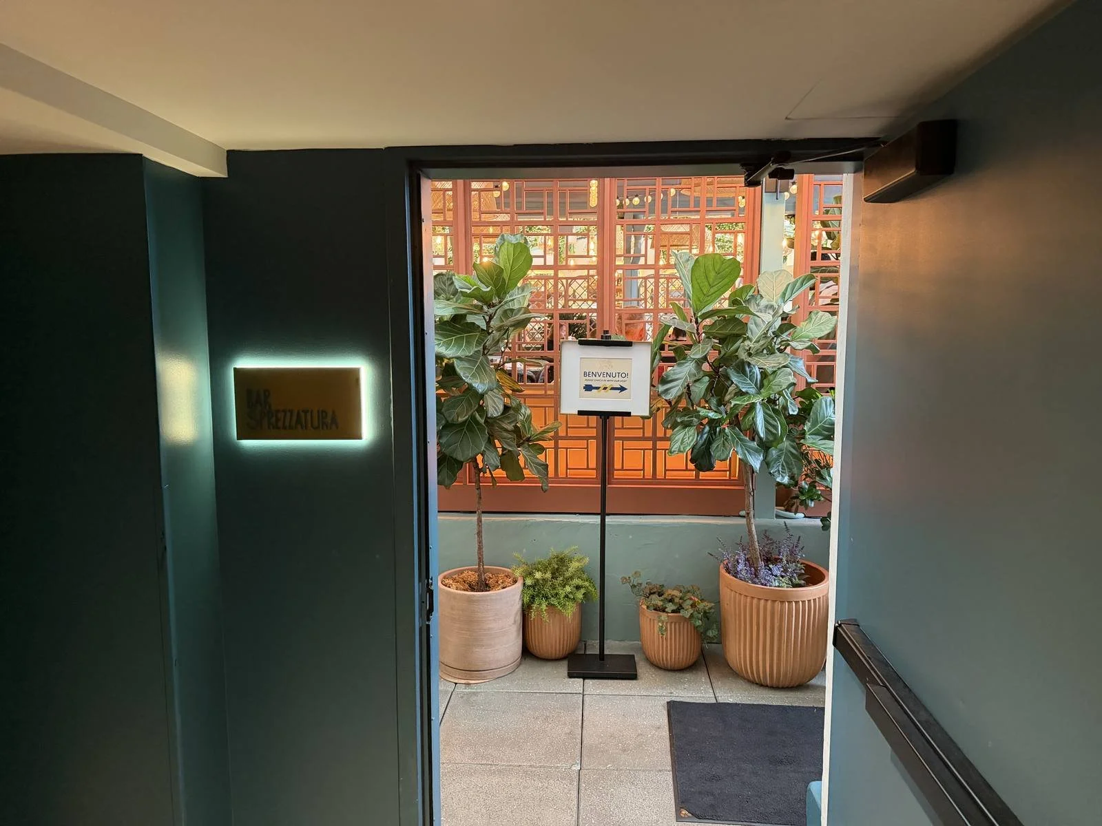 kimpton-theta-new-york-bar-sprezzatura-rooftop-entrance