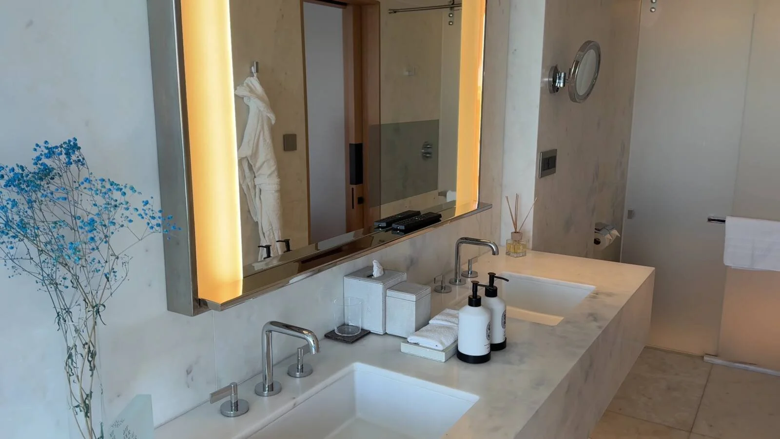 four-seasons-astir-palace-athens-arion-pine-view-room-bathroom-vanity-mirror