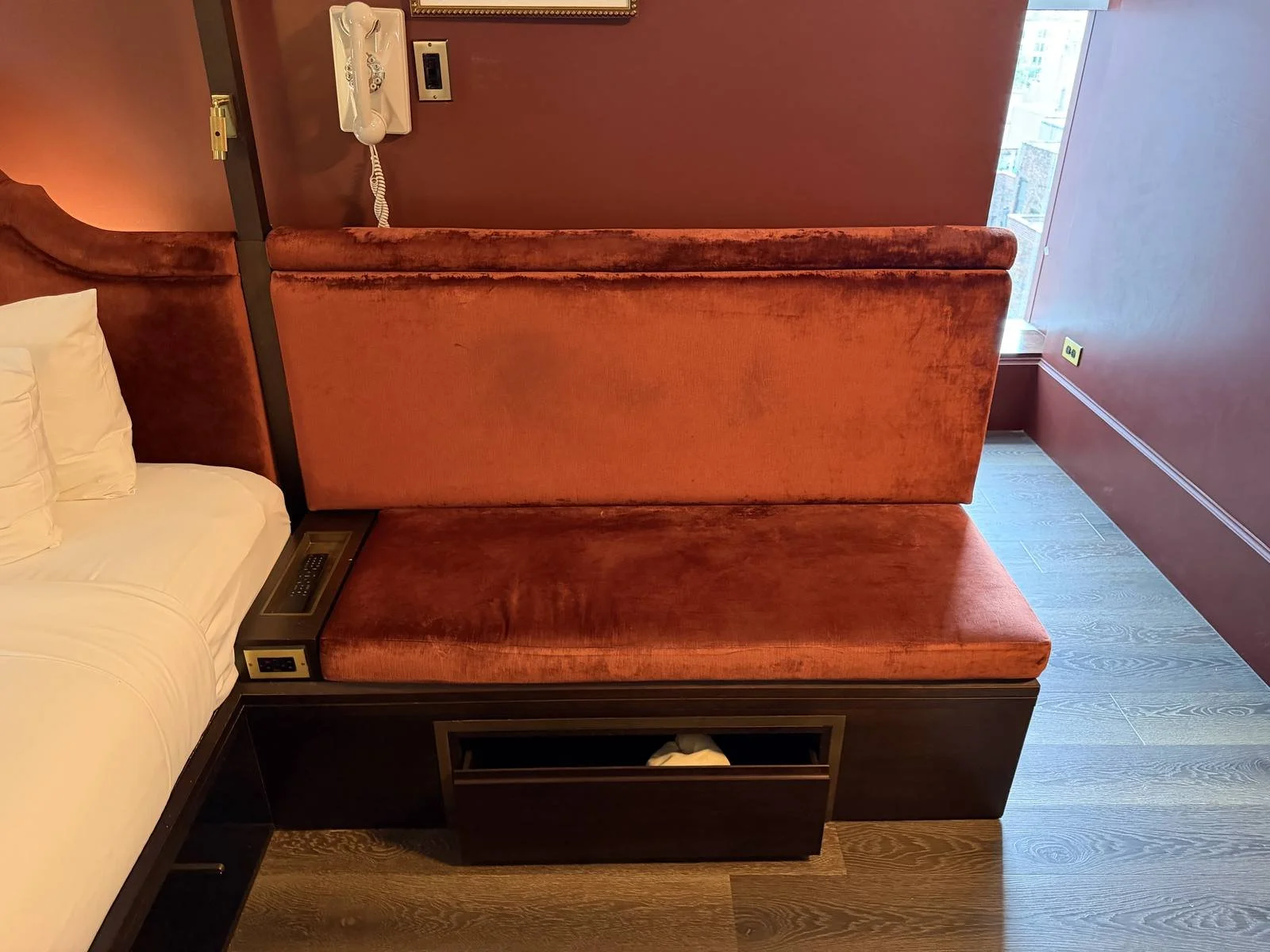 civilian-hotel-new-york-spacious-king-room-bench-seating-storage-drawer